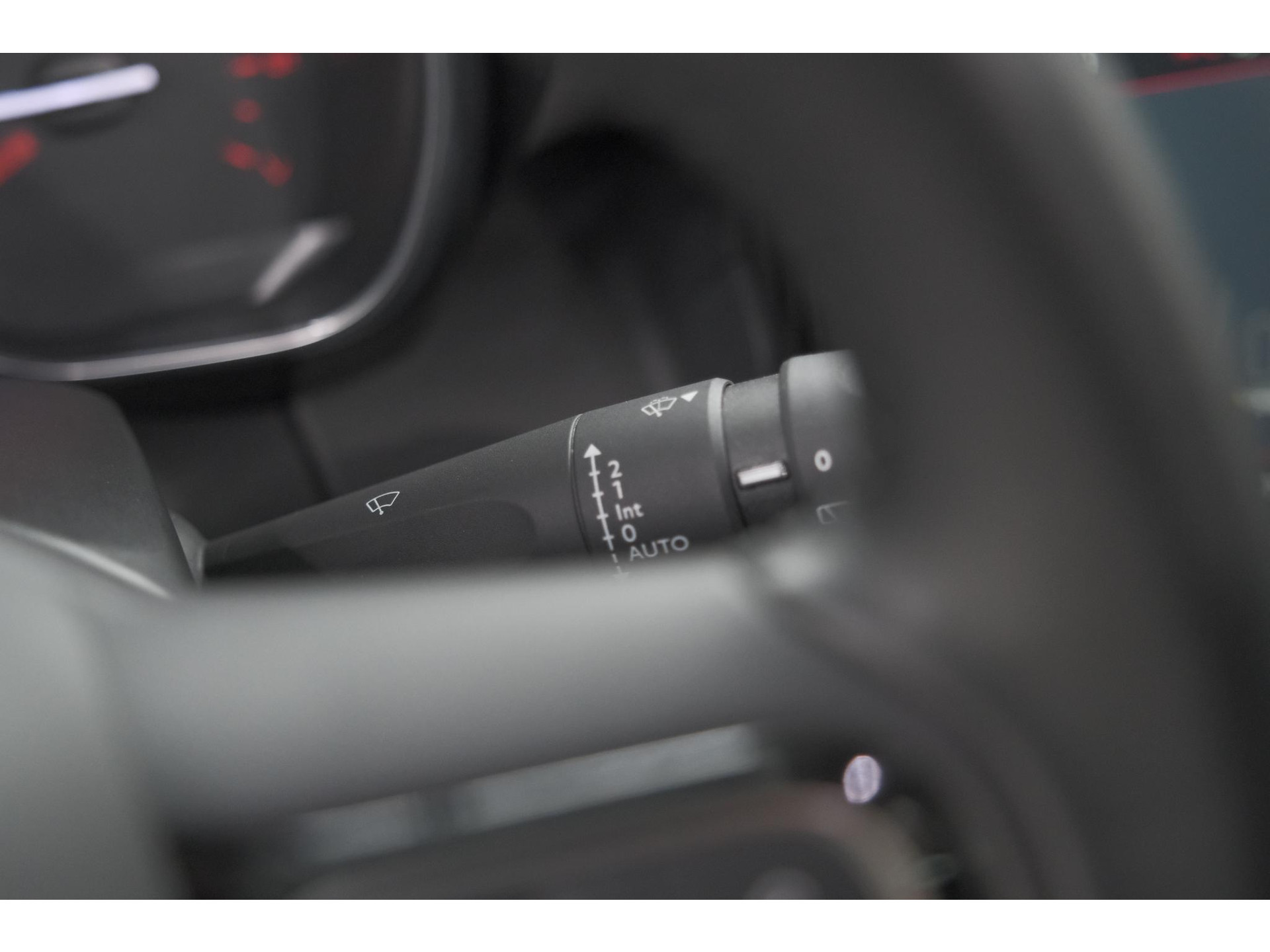 Citroen C3 Aircross PureTech 130 EAT6 Shine | Schuif-/Kanteldak | Camera | Dodehoekdetectie | Head-Up Display