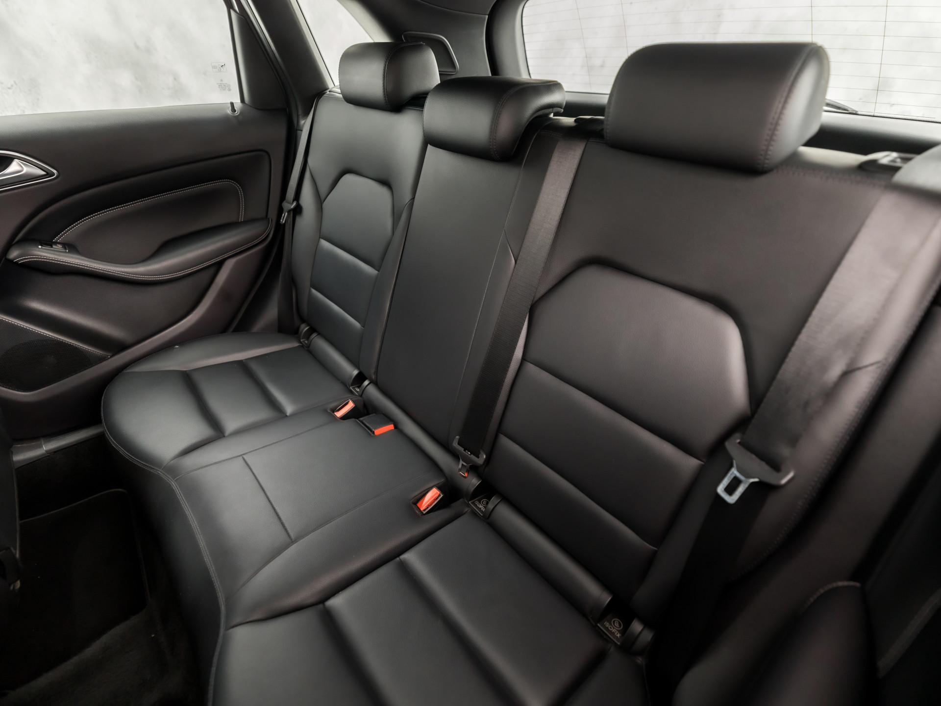 Mercedes-Benz B-Klasse 200 AMG Sport 157Pk (GROOT NAVI, CLIMATE, CAMERA, HARMAN/KARDON, STOELVERWARMING, LEDEREN SPORTSTOELEN, HARMAN/KARDON, XENON, ZWART HEMEL, NIEUWSTAAT)