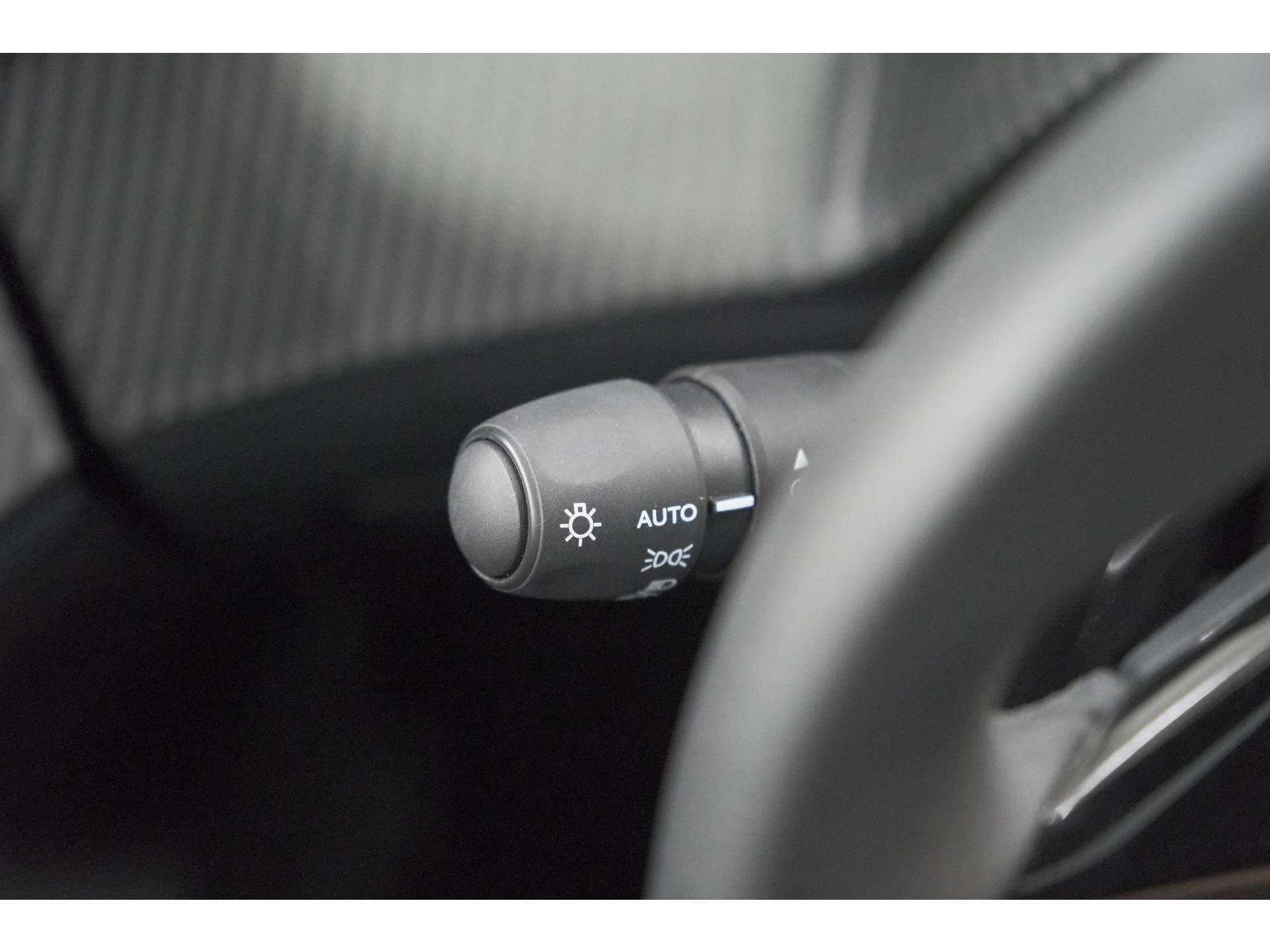 Peugeot 2008 Hybrid 136 e-DCS6 Allure | 360 Camera | Adaptieve Cruise Control | Dodehoekdetectie | Navigatie