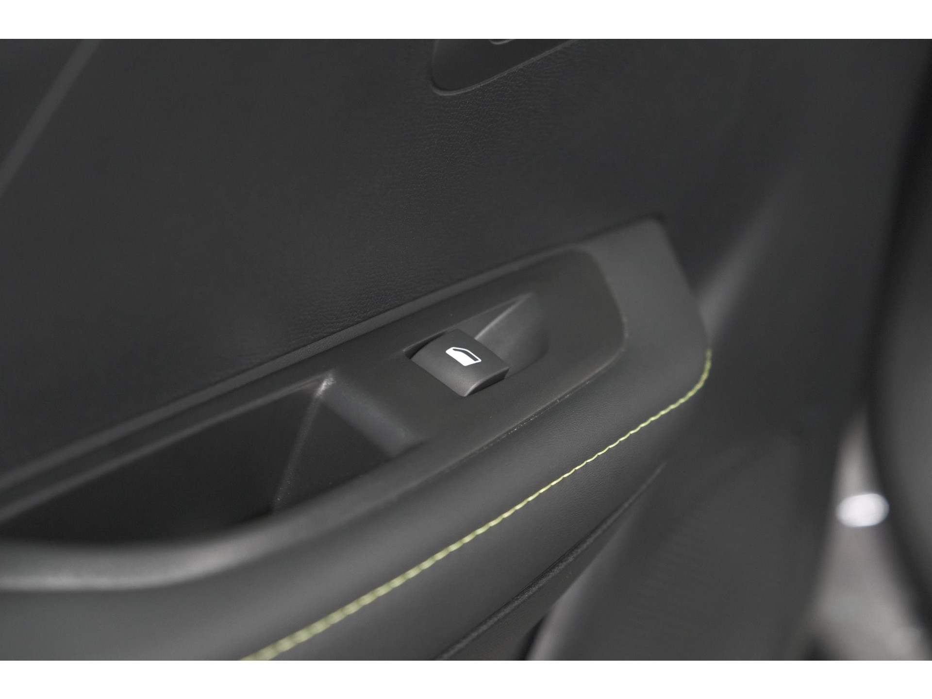 Peugeot 208 PureTech 100 EAT8 GT | Camera | Dodehoekdetectie | Navigatie | Apple Carplay