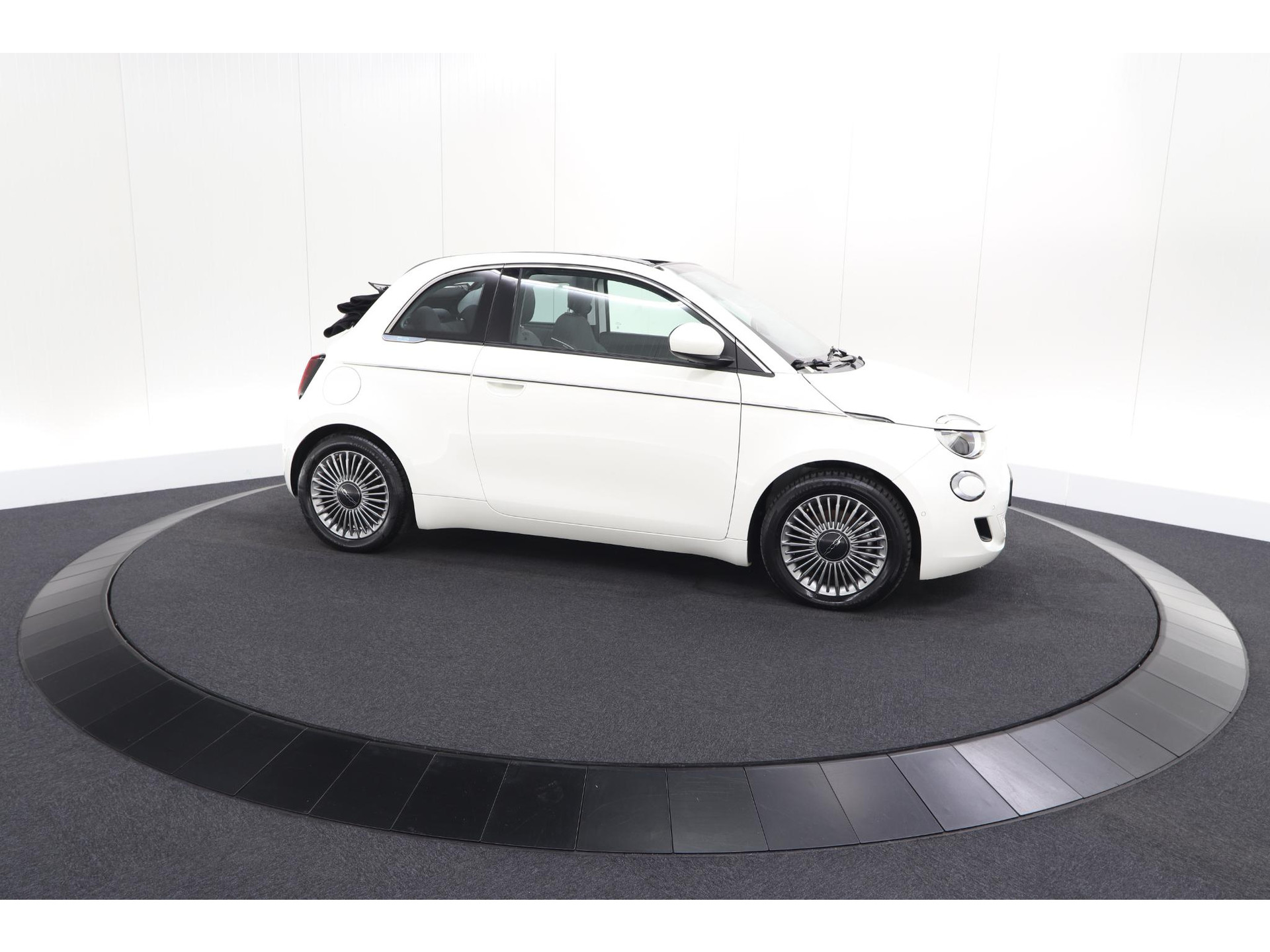 Fiat 500 C Icon 42 kWh | 97,3% SOH | Convenience Pack | Camera | Dodehoekdetectie | Stoelverwarming