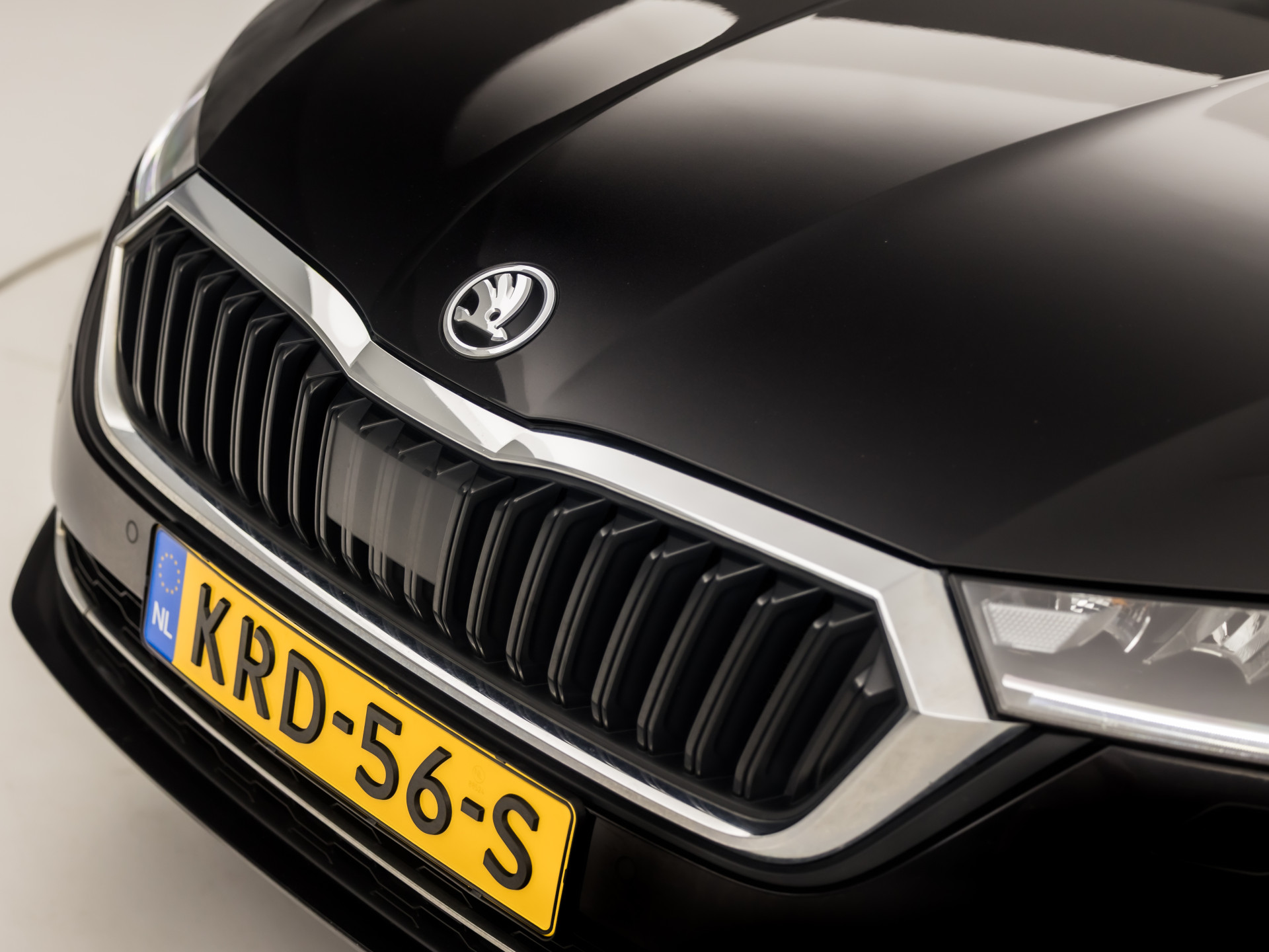 ŠKODA Octavia Combi 1.4 TSI iV PHEV Sport 218Pk Automaat (VIRTUAL COCKPIT, APPLE CARPLAY, GROOT NAVI, CAMERA, STOELVERWARMING, SPORTSTOELEN, GETINT GLAS, CRUISE, NIEUWE APK, NIEUWSTAAT)