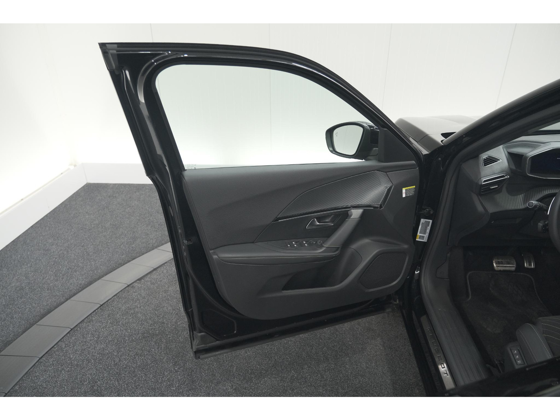 Peugeot 2008 PureTech 130 EAT8 GT | 360 Camera | Adaptieve Cruise Control | Stoelmassage | Apple Carplay