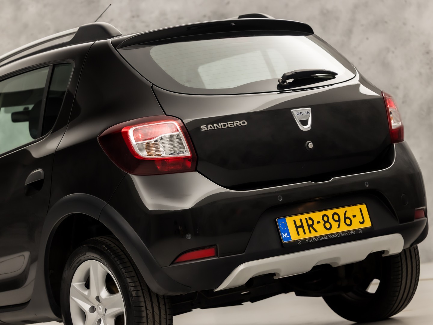 Dacia Sandero 0.9 TCe Stepway Lauréate (NAVIGATIE, AIRCO, LM VELGEN, SPORTSTOELEN, PARKEERSENSOREN, NIEUWSTAAT)
