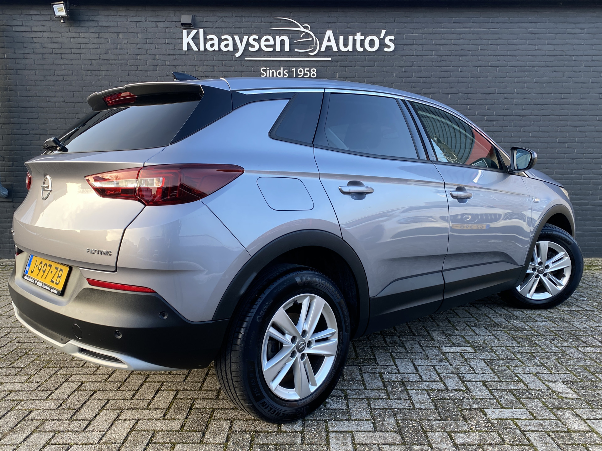 Opel Grandland X 1.2 Turbo Business Executive 130 pk | 1e eigenaar | dealer onderh. | leder interieur | navigatie | camera | carplay