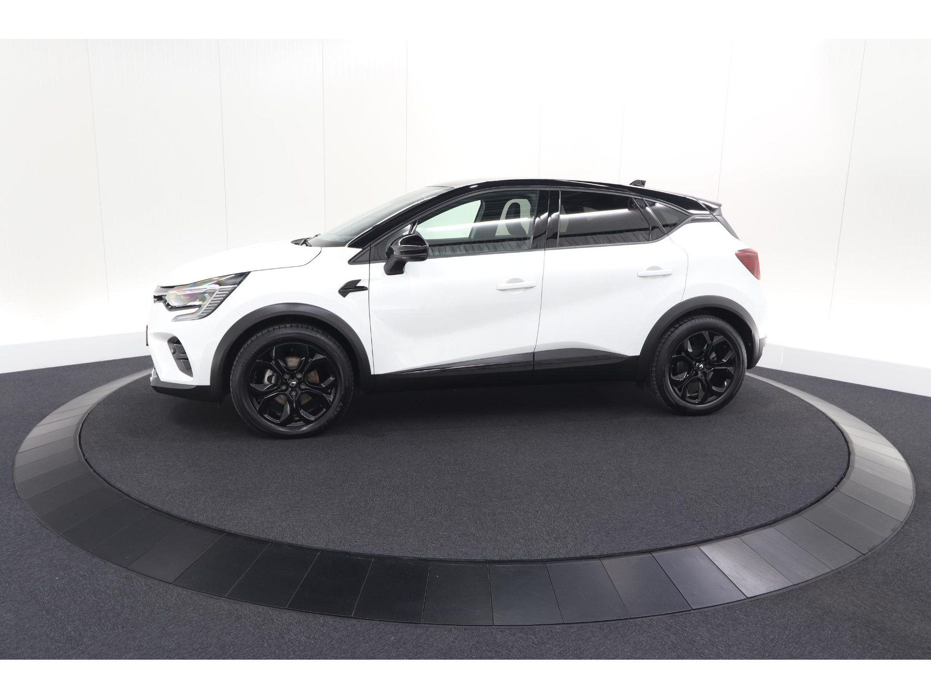 Renault Captur 1.6 E-Tech hybrid 145 SL Rive Gauche | Trekhaak | Camera | Apple Carplay | 9.3 Inch Grootscherm