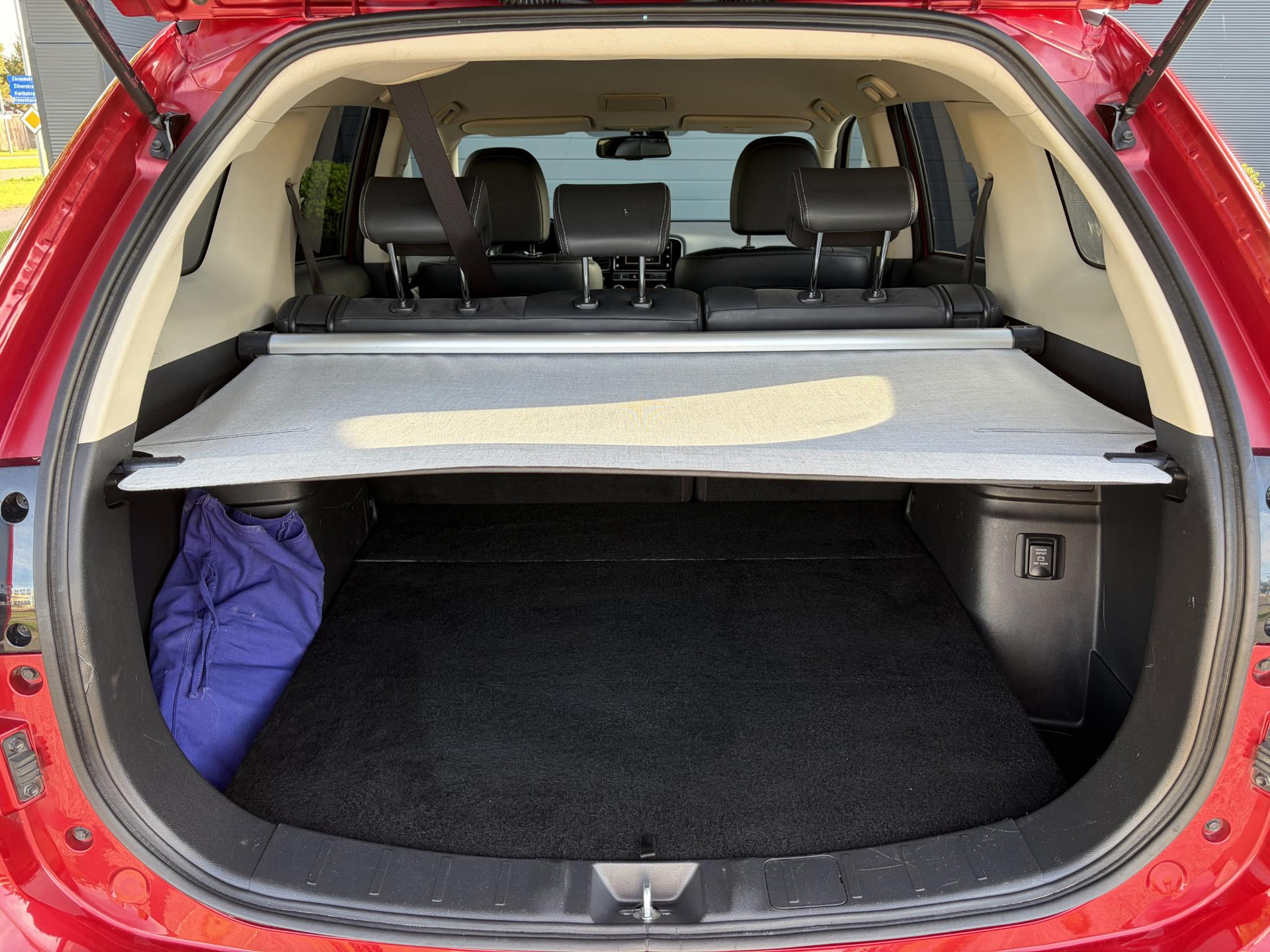 Mitsubishi Outlander 2.4 PHEV Intense ✓1e Eigenaar✓Trakhaak✓SOH 67%✓Carplay✓Camera✓Alcantara-Leder✓Stoelverw-Stoelverkoeling✓Clima✓Cruise✓Pdc V+A✓Keyless✓Net beurt gehad✓18" Lmv✓N.A.P✓Apk tot 10-2027