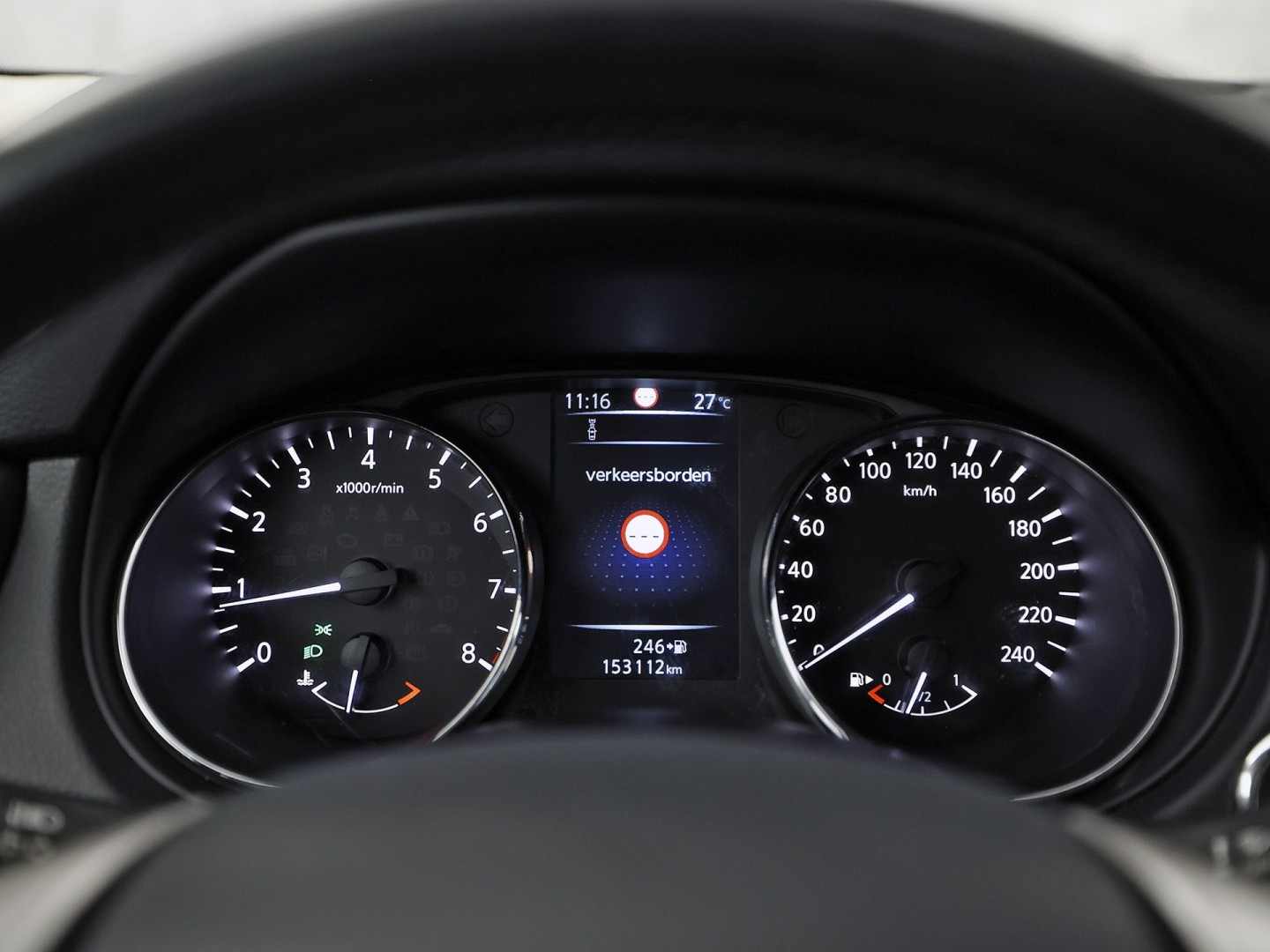 Nissan Qashqai 1.2 N-Connecta Sport (PANORAMADAK, NAVIGATIE, 360 CAMERA, SPORTSTOELEN, GETINT GLAS, TREKHAAK, CRUISE, NIEUWSTAAT)