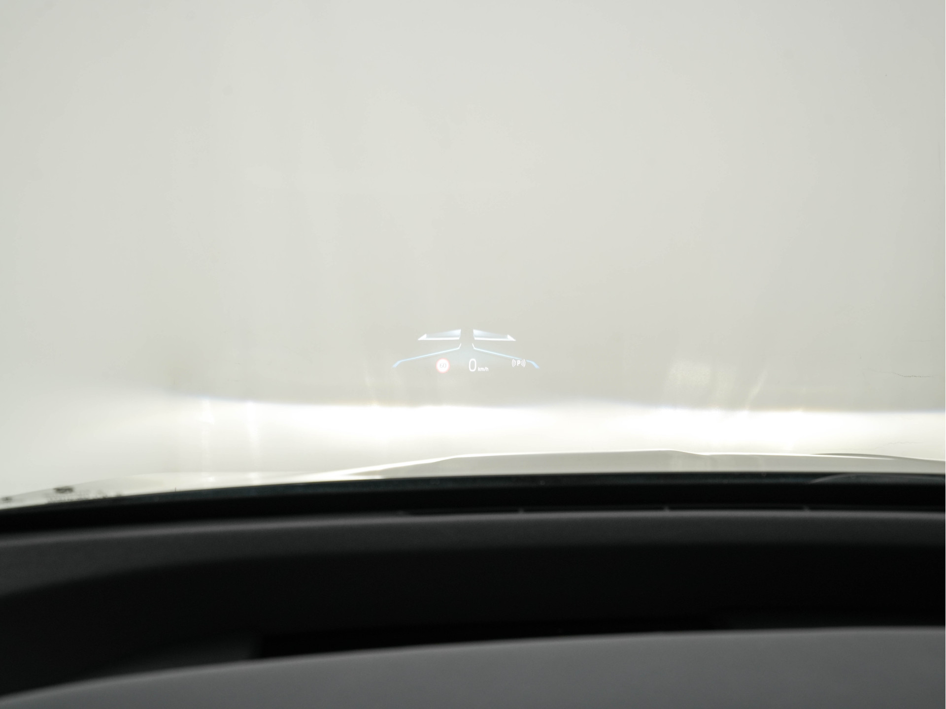 BMW iX xDrive40 High Executive 77 kWh ( 3-Fase ) {SOH-100%} (INCL-BTW) Aut. *PANO | HEAD-UP | HARMAN/KARDON-SURROUND | SOFT-CLOSE | DAB+ | DIGI-COCKPIT | HEATED-COMFORTSEATS | FULL-LED | CARPLAY | TOWBAR | AMBIENT-LIGHT | TOPVIEW | MEMORY-PACK |