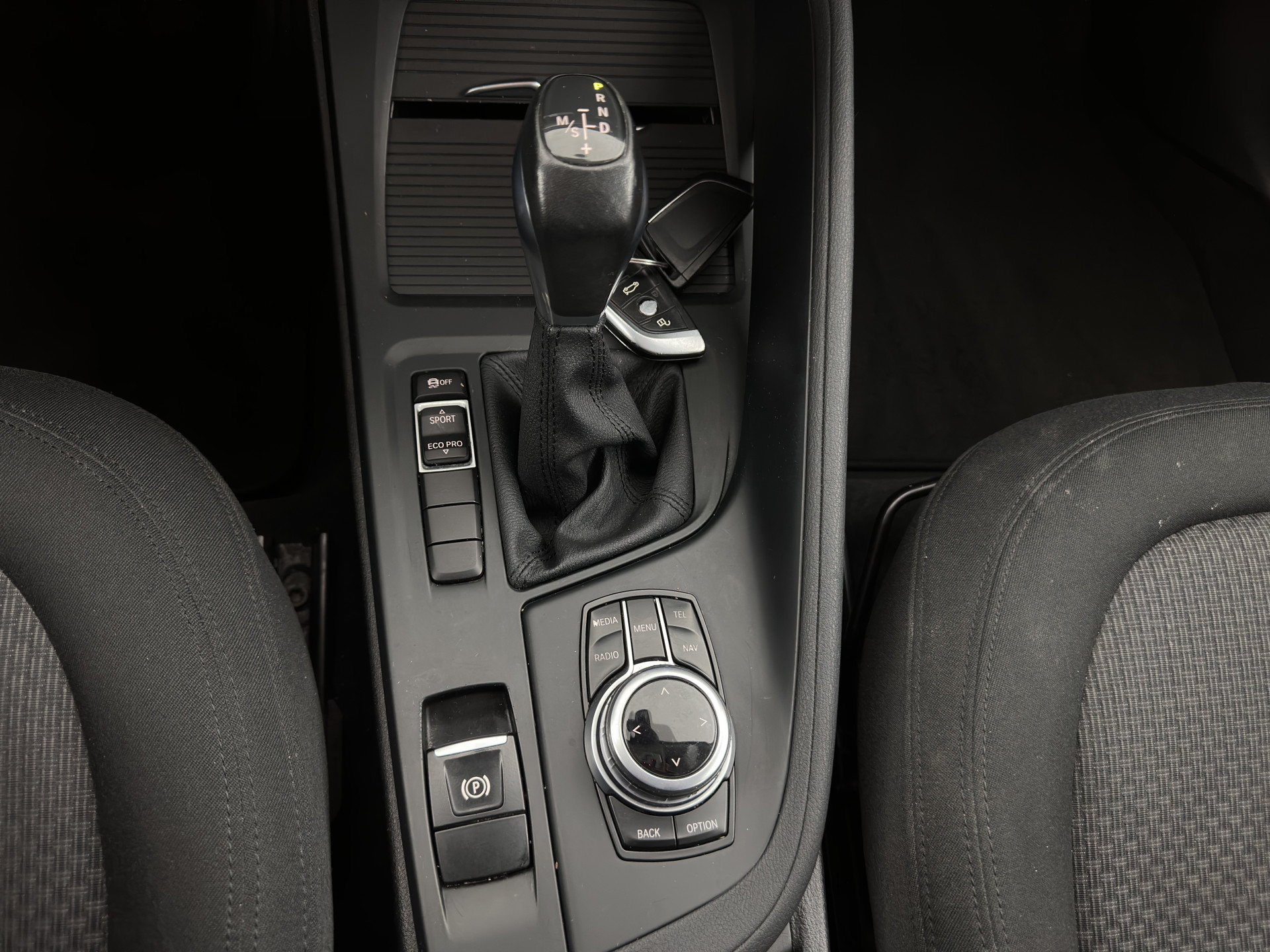 BMW X1 sDrive20i Executive (INCL-BTW) Aut. *LED-LIGHTS | NAVI-FULLMAP | COMFORT-SEATS | ECC | PDC | CRUISE | TOWBAR | 17''ALU*