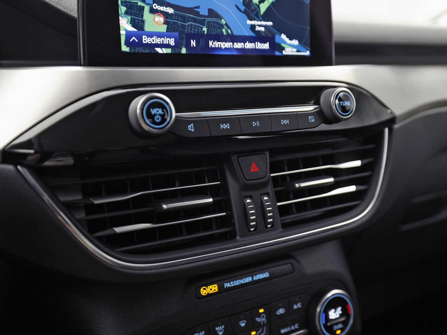 Ford Kuga 2.5 PHEV Titanium Sport 225Pk Automaat (VIRTUAL COCKPIT, SOH 93%, APPLE CARPLAY, GROOT NAVI, CAMERA, SPORTSTOELEN, CRUISE, TREKHAAK, NIEUWSTAAT)