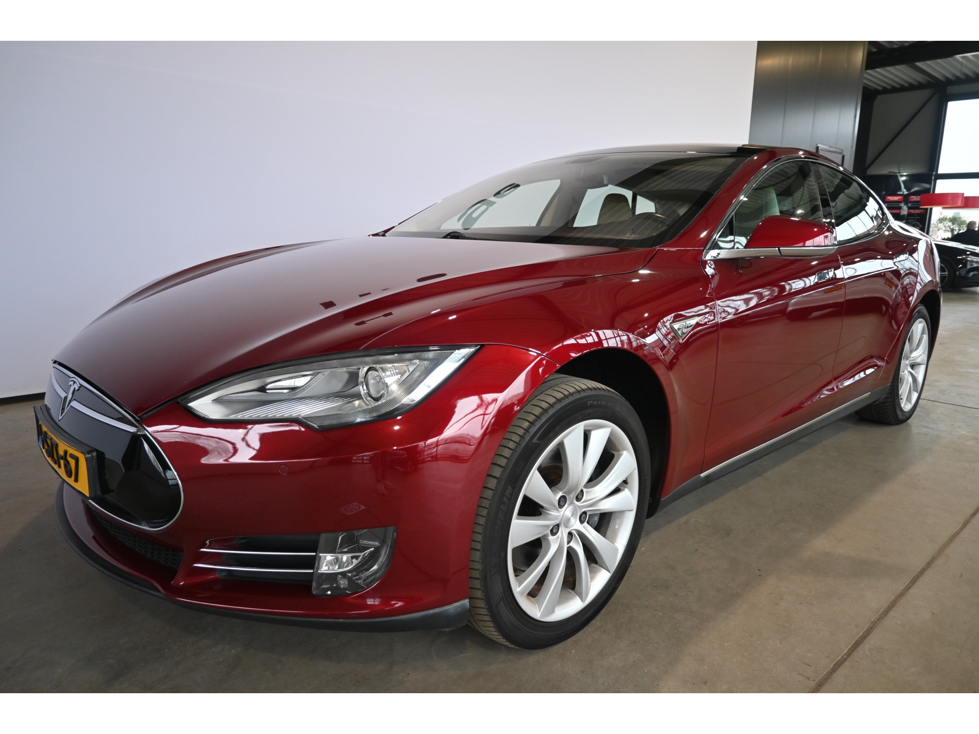 Tesla Model S 85 Performance Tech Pack ECC Navigatie Licht metaal MARGE 339KM Actieradius! Inruil mogelijk