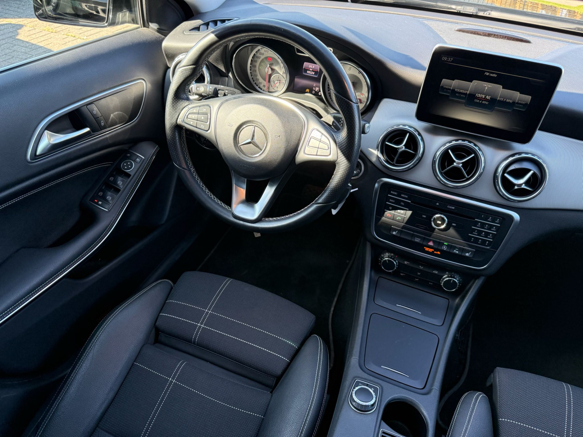 Mercedes-Benz GLA-klasse 200 Prestige | 1E EIGENAAR | 3/6/12MND GARANTIE| AUTOMAAT | PANO | LED | TREKHAAK | CRUISE | LMV |