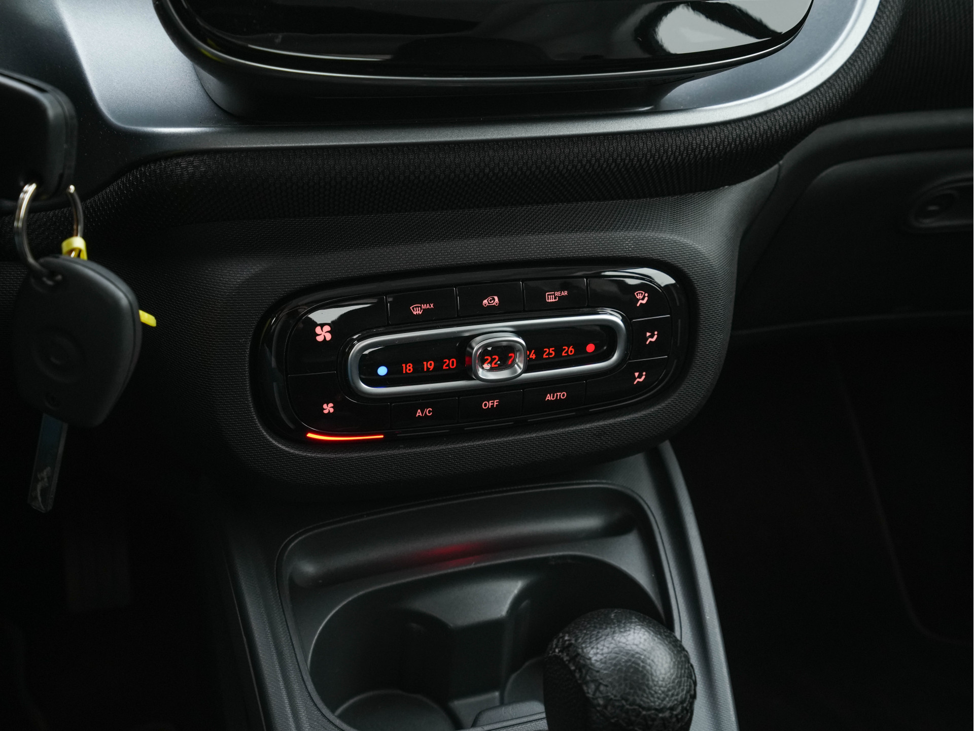 Smart fortwo EQ Business Solution 18 kWh [ 3-Fase ] ( SOH-93%) Aut. *PANO | LEATHER | NAVI-FULLMAP | CAMERA | HEATED-COMFORTSEATS | AIRCO | CRUISE | AMBIENT-LIGHT | 15''ALU*