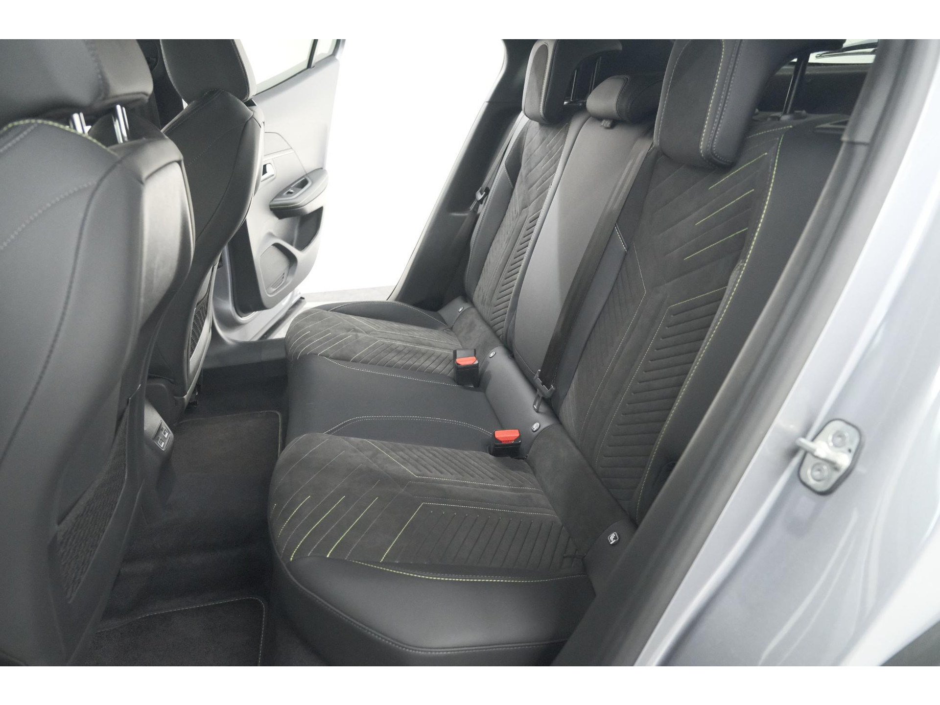 Peugeot 2008 PureTech 130 EAT8 GT | 360 Camera | Stoelmassage | Adaptieve Cruise Control | Dodehoekdetectie