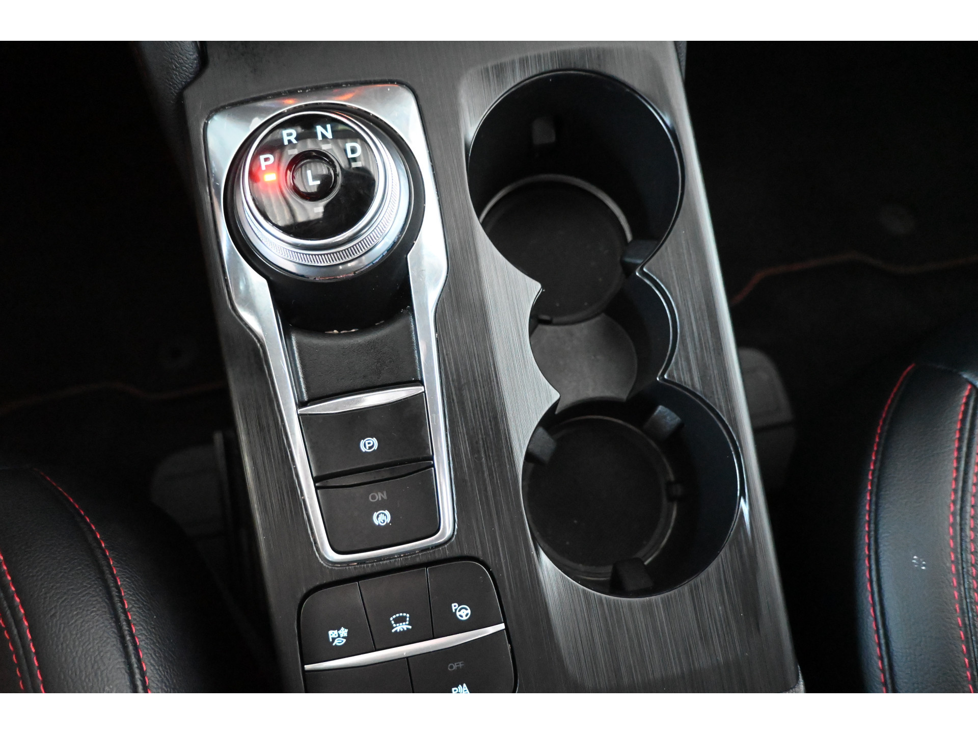 Ford Kuga 2.5 PHEV Vignale Automaat Navigatie Stoelverwarming Head Up! LED Camera Rijklaarprijs! Inruil Mogelijk!