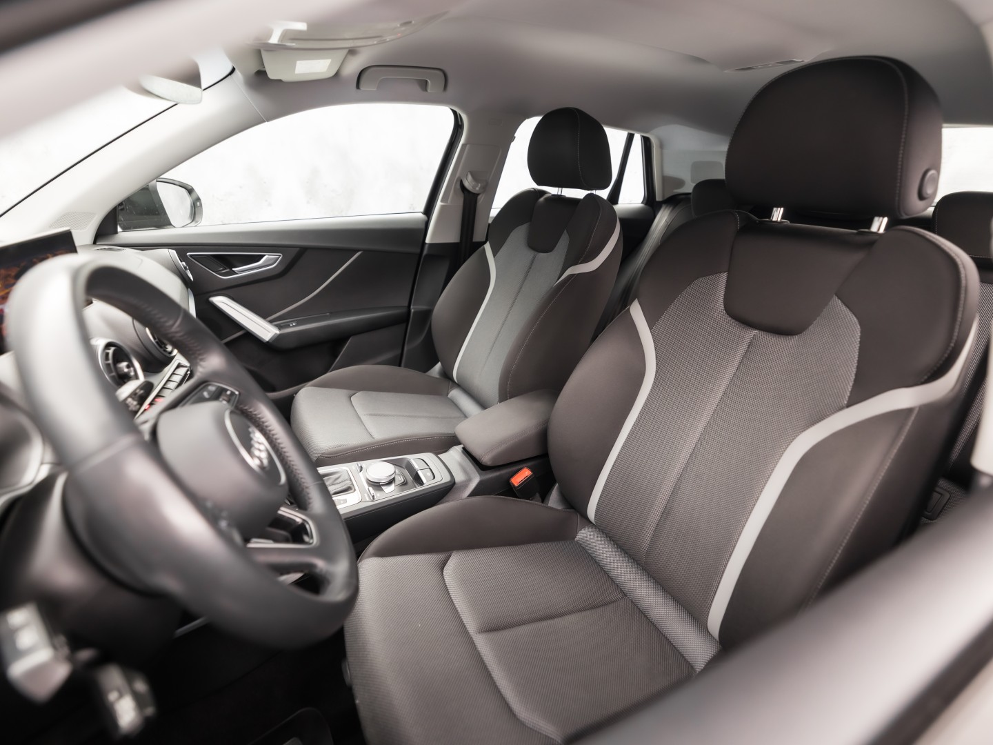 Audi Q2 35 TFSI S-Tronic Sport 150Pk Automaat (VIRTUAL COCKPIT, APPLE CARPLAY, GROOT NAVI, CLIMATE, STOELVERWARMING, SPORTSTOELEN, GETINT GLAS, PARKEERSENSOREN, CRUISE, NIEUWSTAAT)