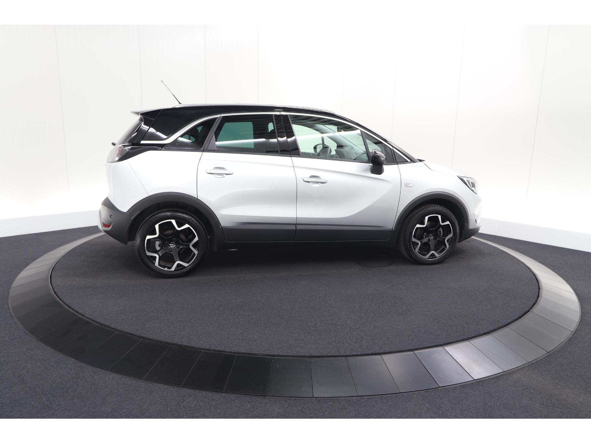 Opel Crossland 1.2 Turbo Ultimate | Camera | Dodehoekdetectie | Comfort Pakket | Apple Carplay