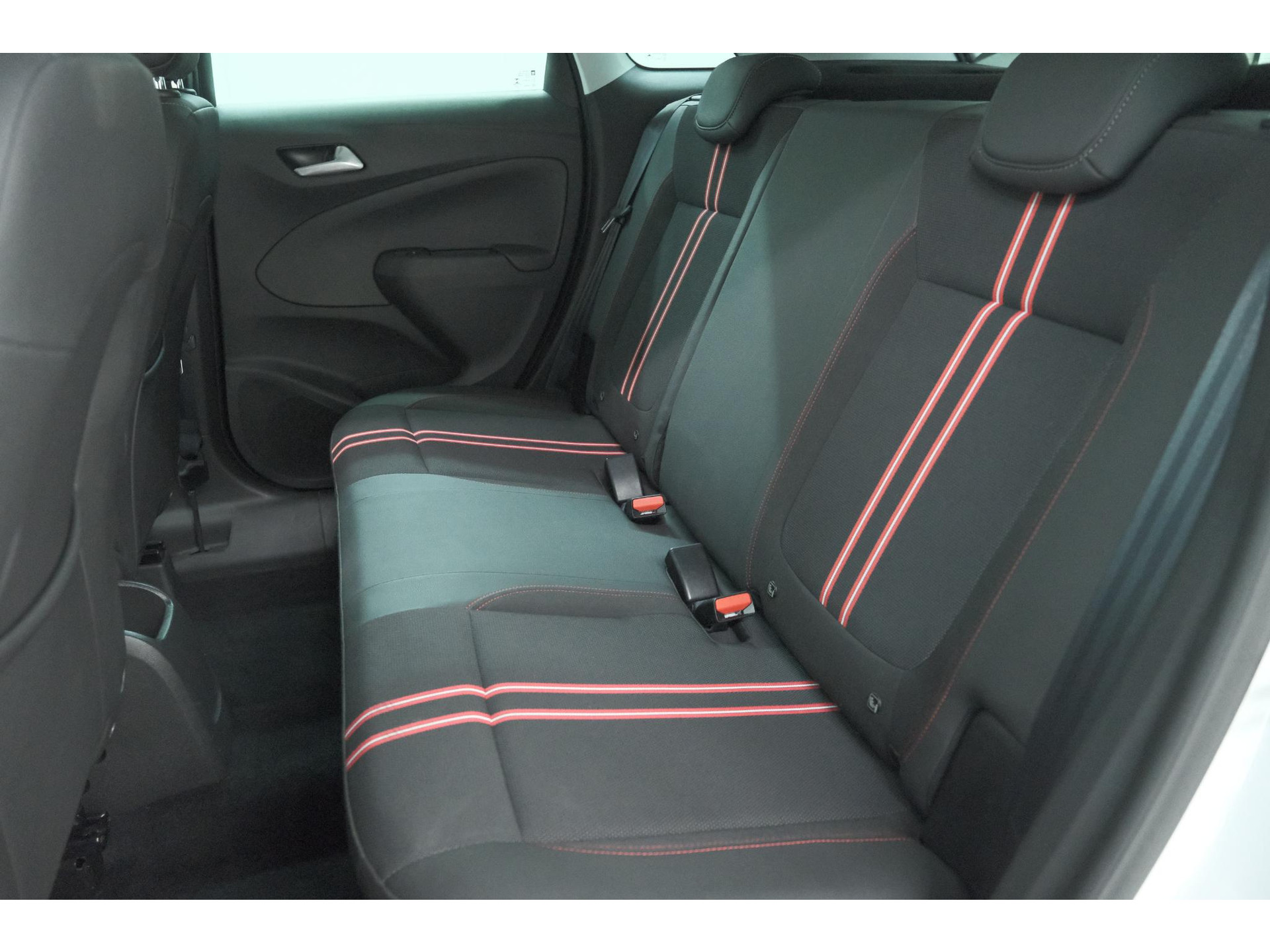 Opel Crossland Turbo 110 GS Line | Trekhaak | Camera | Apple Carplay | Navigatie | Parkeersensoren voor + Achter