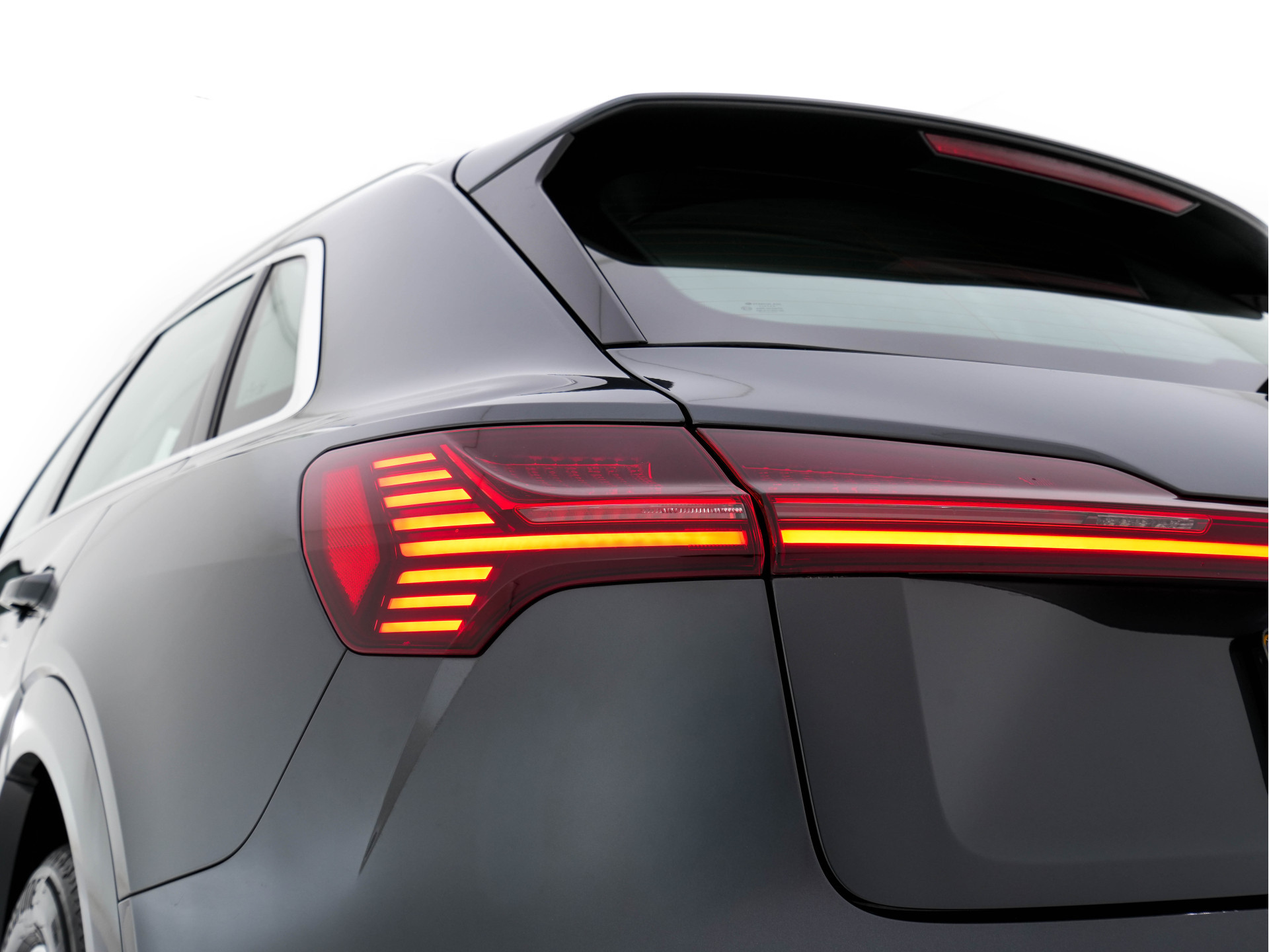 Audi e-tron 50 Quattro Launch edition 71 kWh (⚠️)  [ 3-Fase ] {SOH-100%} (INCL-BTW) Aut. *FULL-LED | DIGI-COCKPIT | NAVI-FULLMAP | HEATED-COMFORTSEATS | KEYLESS | AUDI-SOUND | SHIFT-PADDLES | ECC | PDC | CRUISE | 20''ALU*