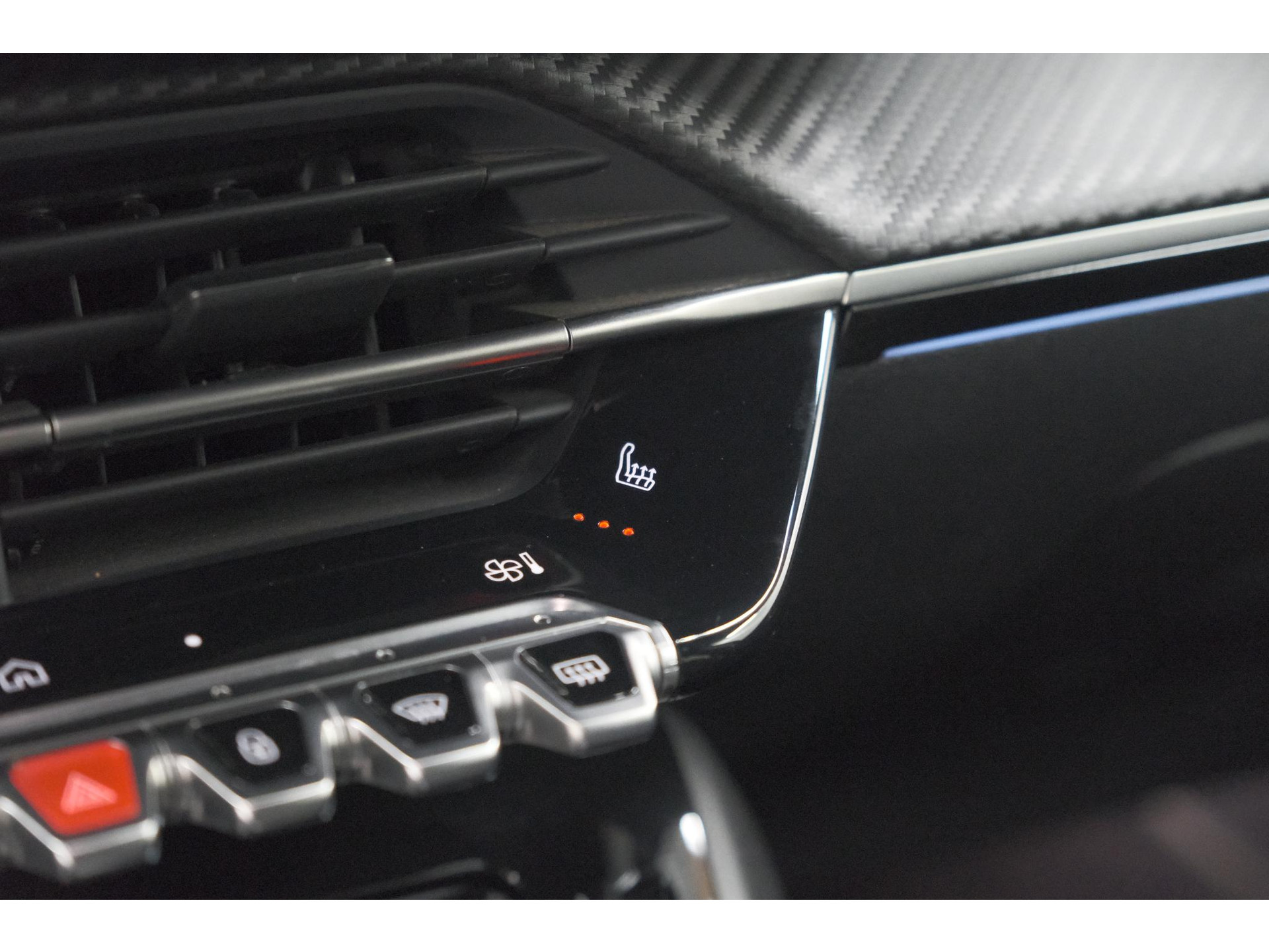 Peugeot 208 1.2 Hybrid 145 e-DCS6 GT | Alcantara Pakket | Camera | Apple Carplay | Stoelverwarming