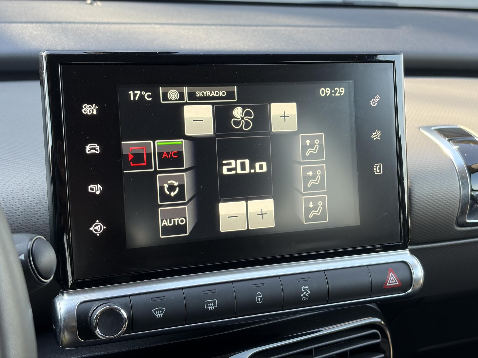 Citroen C4 Cactus 1.2 PureTech Shine 2e Eigenaar,Camera,Navi,Trekhaak,Pdc,Dealer Onderhouden,N.A.P,Lm velgen,Bj 12-2016,Apk tot 02-2027
