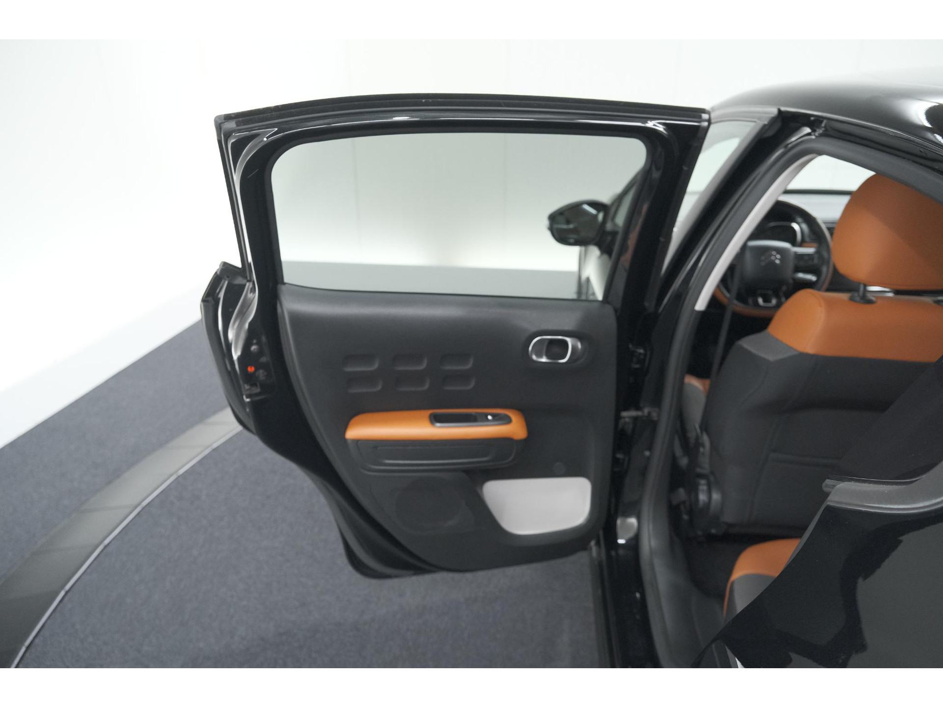 Citroen C3 PureTech 110 S&S Shine | Trekhaak | Parkeersensoren | Navigatie | Apple Carplay