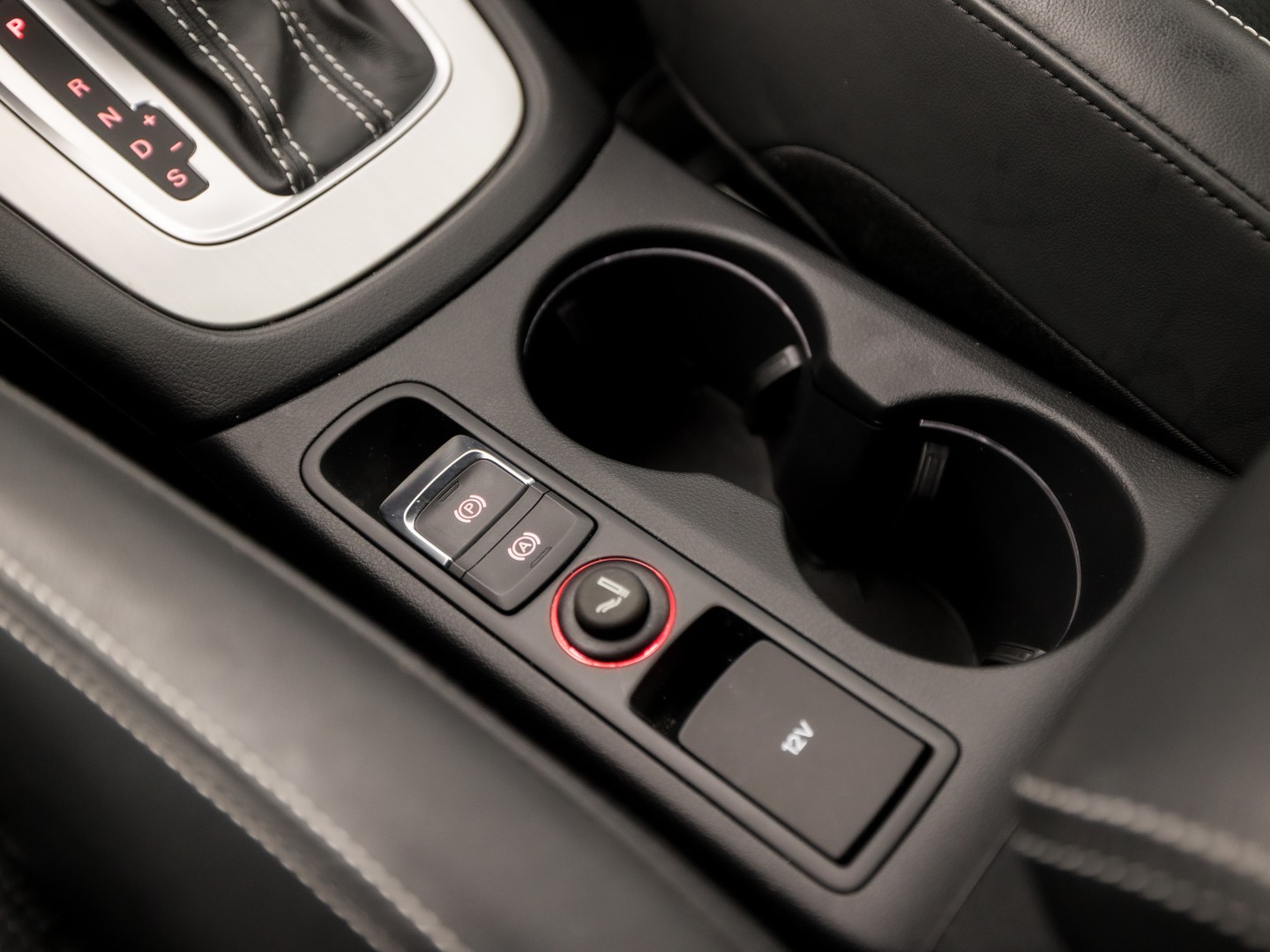 Audi Q3 1.4 TFSI S-Line Sport 150Pk Automaat (2X S-LINE, NAVIGATIE, LEDER, STOELVERWARMING, SPORTSTOELEN, GETINT GLAS, TREKHAAK, NIEUWE APK, NIEUWSTAAT)