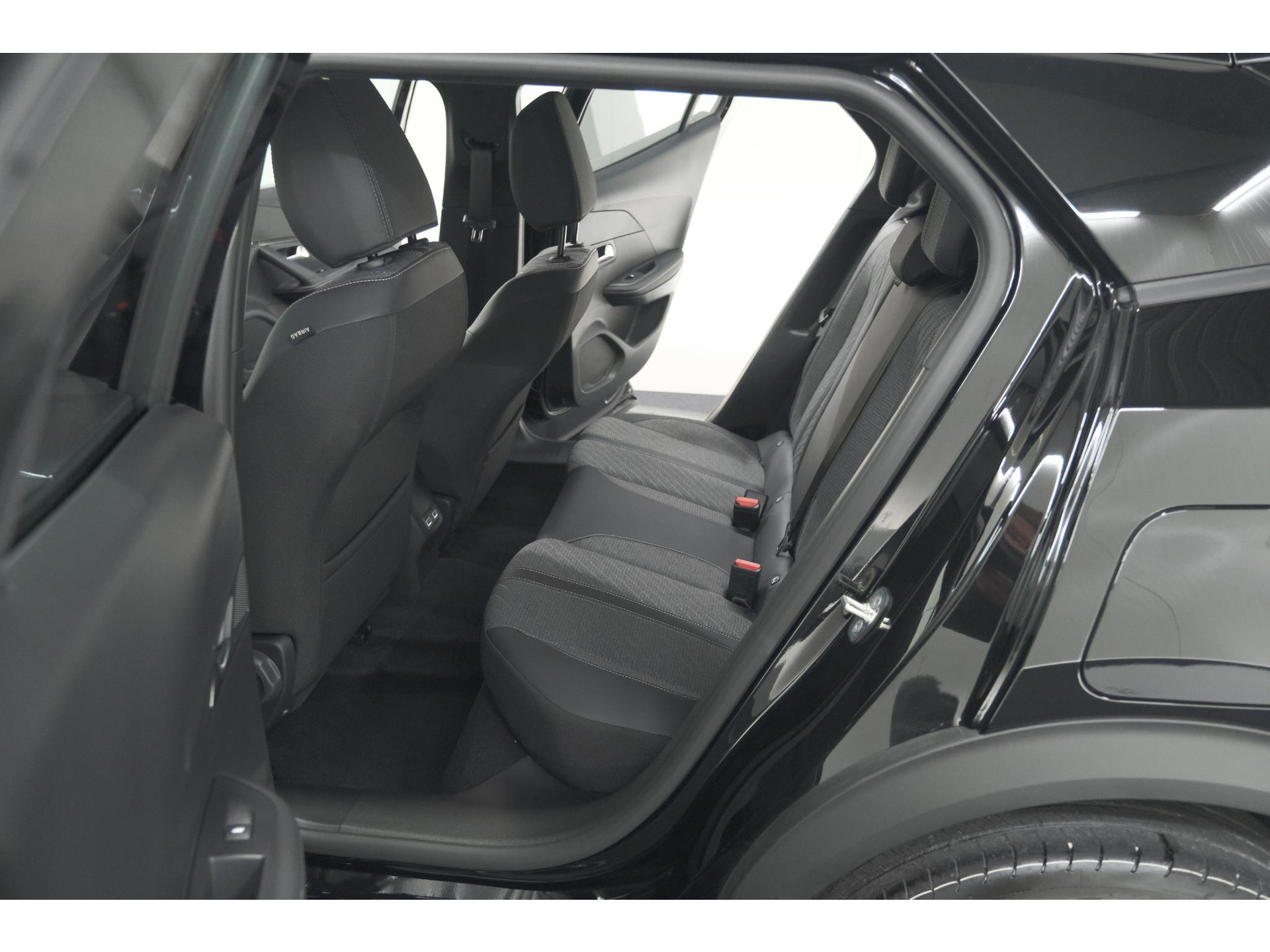 Peugeot 2008 1.2 Hybrid 145 Allure | 360 Camera | Adaptieve Cruise Control | Dodehoekdetectie | Apple Carplay