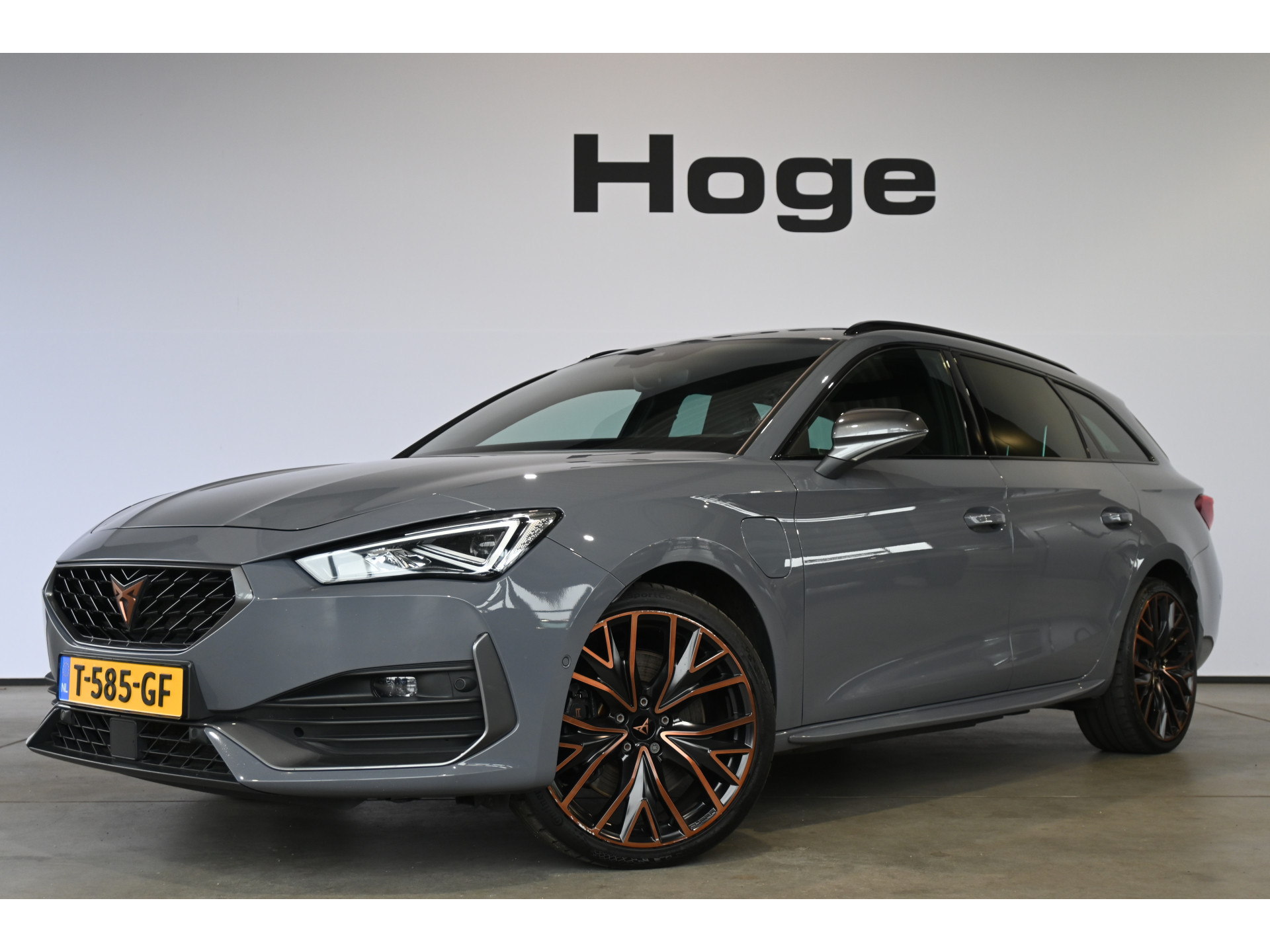 CUPRA Leon Sportstourer 1.4 e-Hybrid 245PK VZ Adrenaline Clima CarPlay Adaptieve Cruise LED Sfeer Trekhaak Stoel / Stuurverwarming Inruil Mogelijk!
