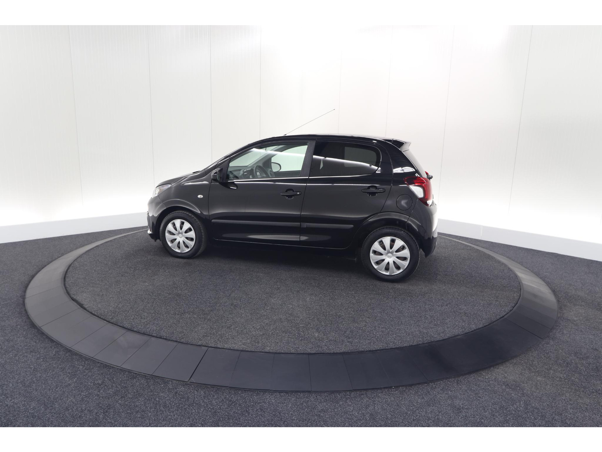 Peugeot 108 1.0 e-VTi Active | Unieke Auto! | Automaat | Airco | Getint Glas | Bluetooth Radio | 5 Deurs