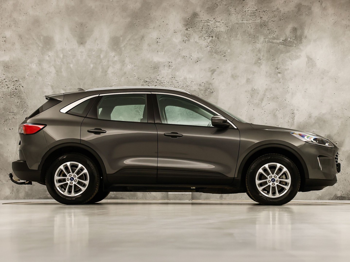Ford Kuga 2.5 PHEV Titanium X 225Pk Automaat (SOH 87,6%, VIRTUAL COCKPIT, APPLE CARPLAY, STUUR/STOELVERWARMING, KEYLESS, SPORTSTOELEN, CAMERA, TREKHAAK, NIEUWSTAAT)