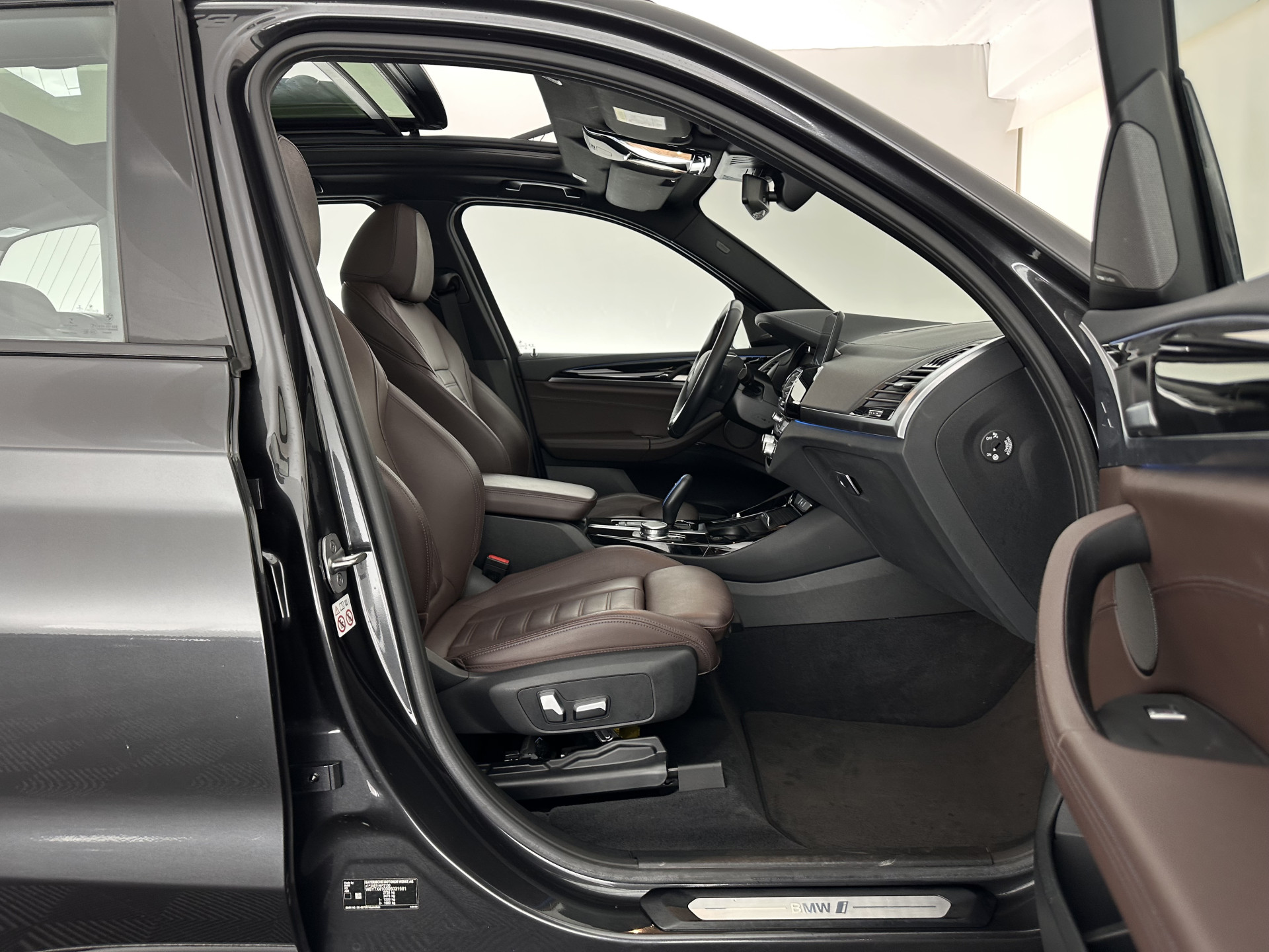 BMW iX3 High Executive 80 kWh [ 3-Fase-11kW ] {SOH-99%} (INCL-BTW) Aut. *HEATPUMP | PANO | LEATHER | HARMAN/KARDON | FULL-LED | BLINDSPOT | MEMORY-PACK | DIGI-COCKPIT | HEATED-SPORTSEATS | KEYLESS | TOPVIEW | DAB+ | NAVI-FULLMAP | HEAD-UP | ...