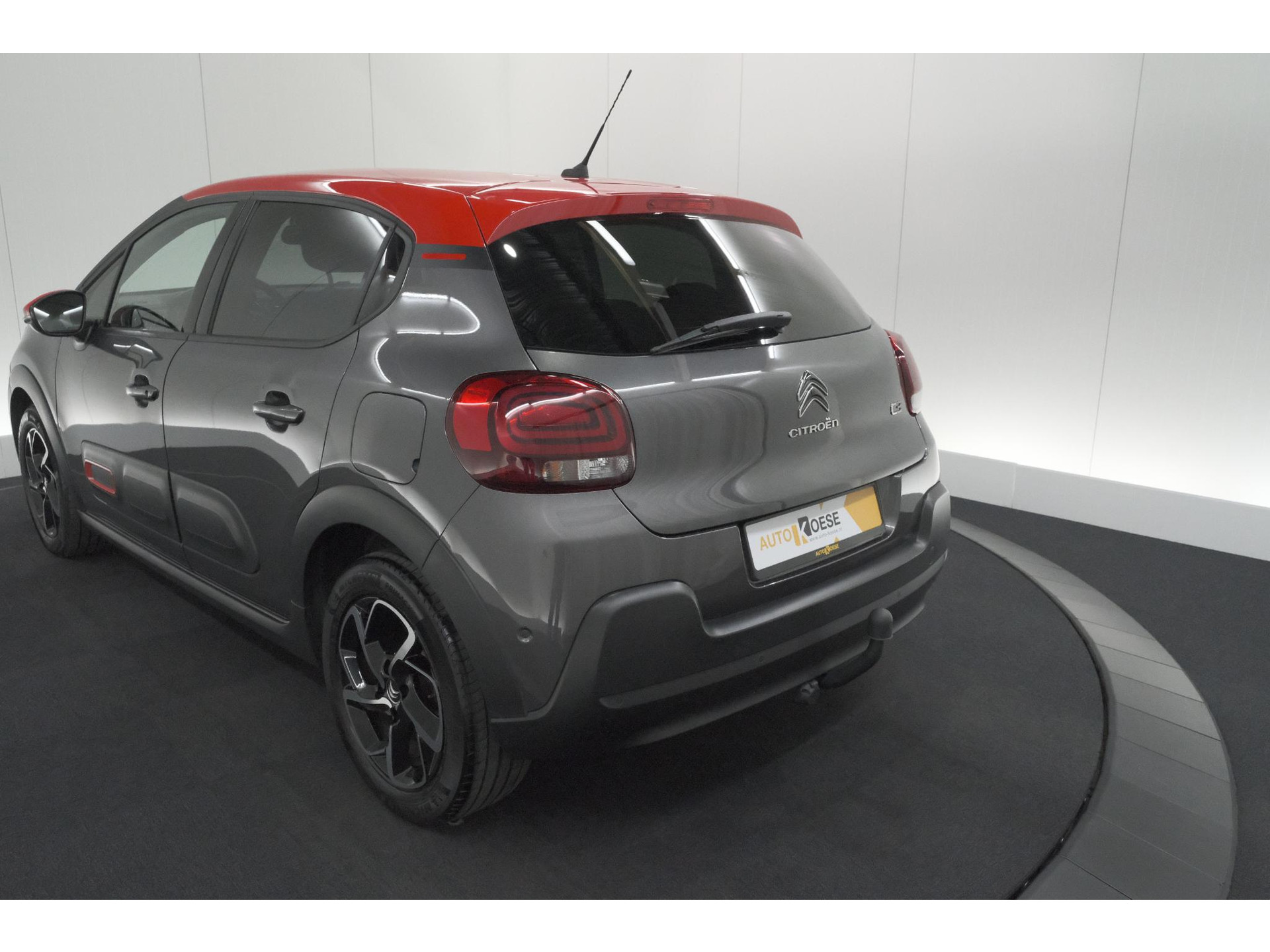 Citroen C3 PureTech 110 EAT6 Business | Trekhaak | Camera | Dodehoekdetectie | Navigatie | Climate Control