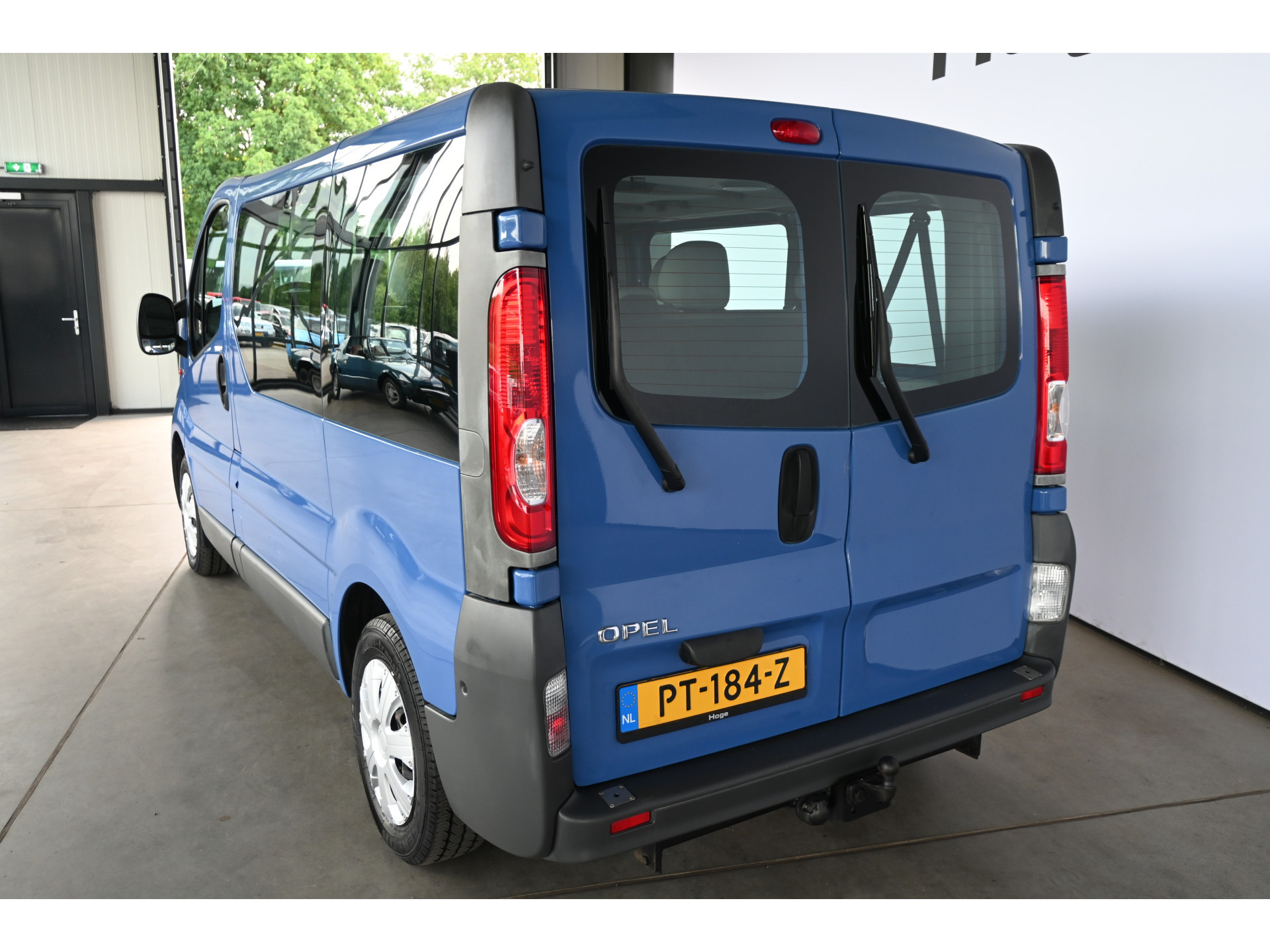 Opel Vivaro Combi 2.5 CDTI L1H1 Automaat 9 Persoons Airco Trekhaak Rijklaarprijs! Inruil Mogelijk!