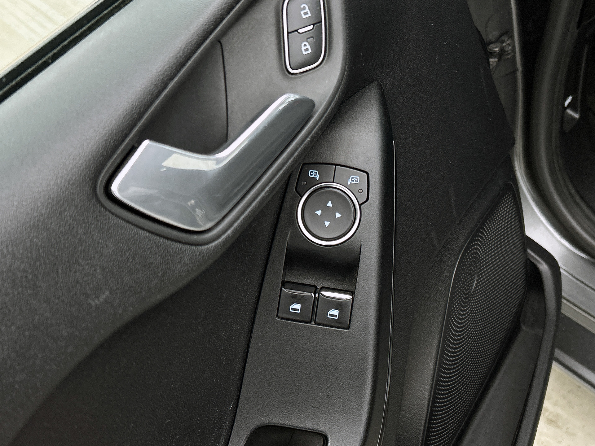 Ford Fiesta Trend 86PK | LM VELGEN | VERWARMDE VOORRUIT | PARK. SENSOREN