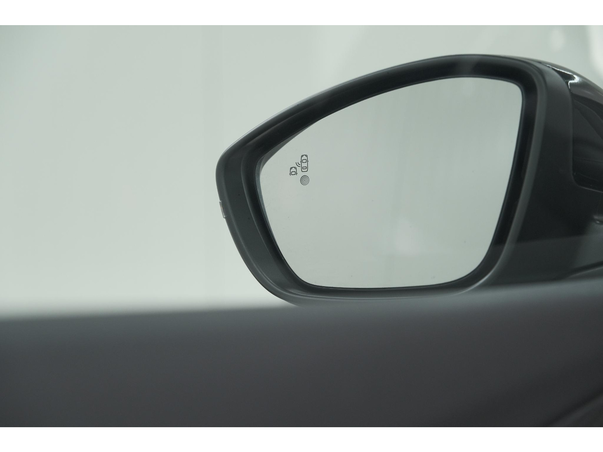 Peugeot 2008 PureTech 130 EAT8 GT | 360 Camera | Stoelmassage | Adaptieve Cruise Control | Dodehoekdetectie