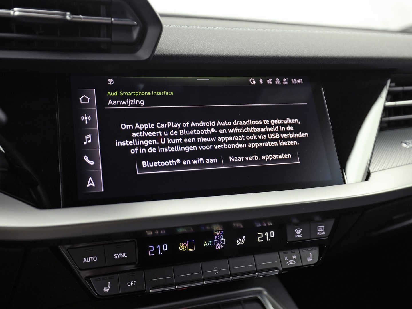 Audi A3 Sportback 30 TFSI S-Line Automaat (2X S-LINE, APPLE CARPLAY, STOELVERWARMING, PLAT S-LINE SPORTSTUUR, GETINT GLAS, SPORTSTOELEN, PARKEERSENSOREN, NIEUWSTAAT)