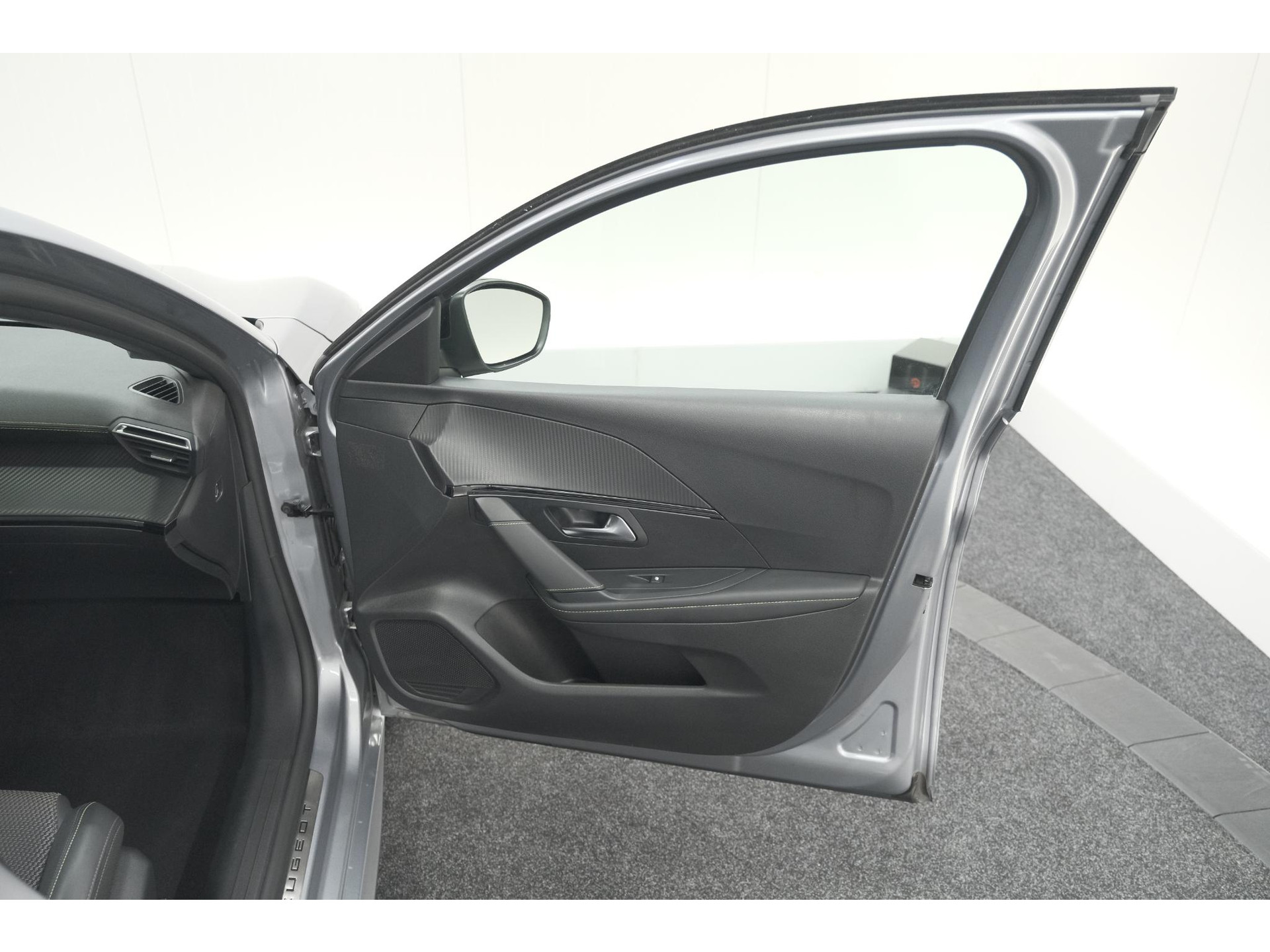 Peugeot 208 Hybrid 136 e-DCS6 GT | Camera | Apple Carplay & Android Auto | Parkeersensoren