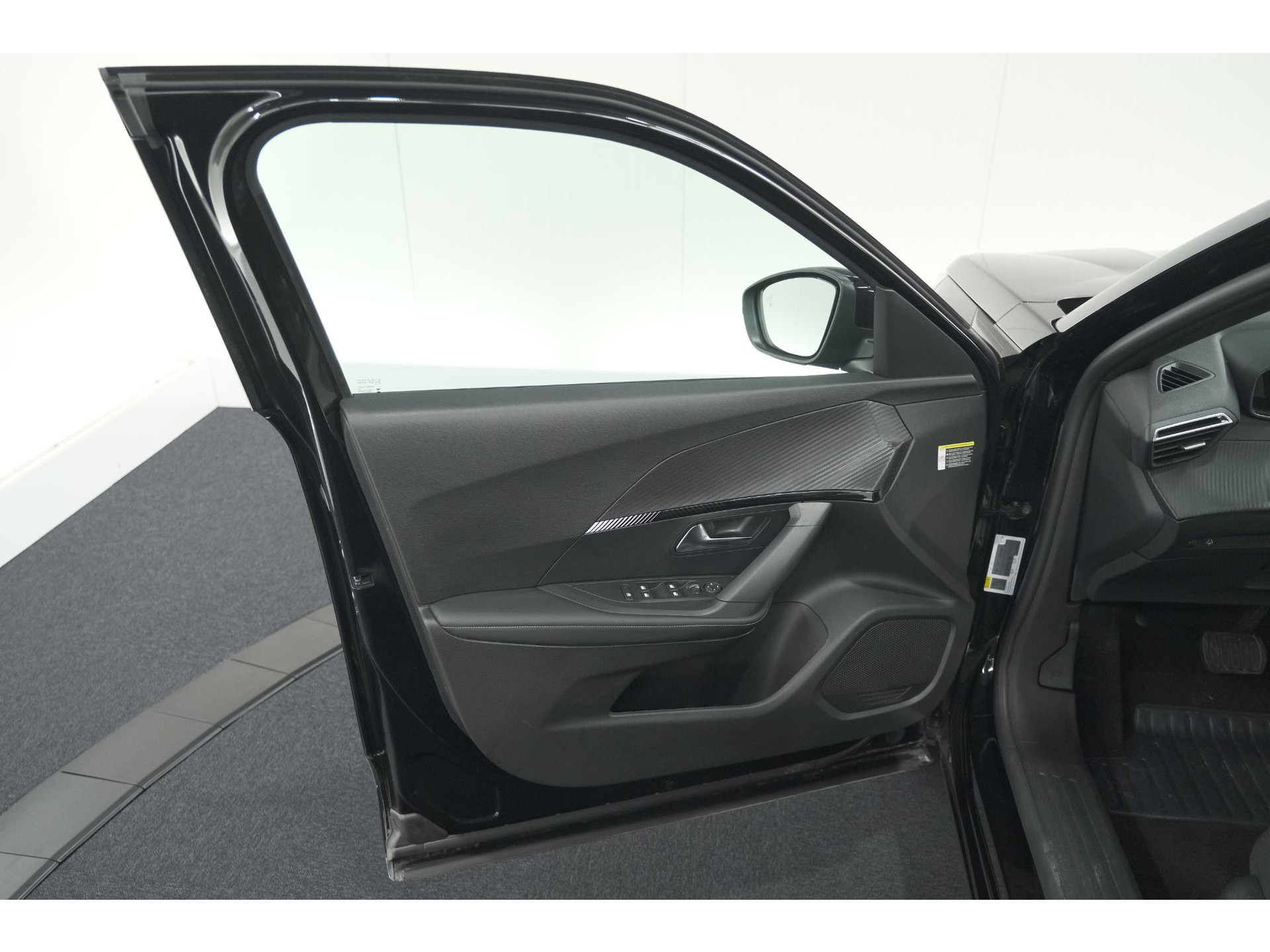 Peugeot 2008 1.2 Hybrid 145 Allure | 360 Camera | Adaptieve Cruise Control | Dodehoekdetectie | Apple Carplay