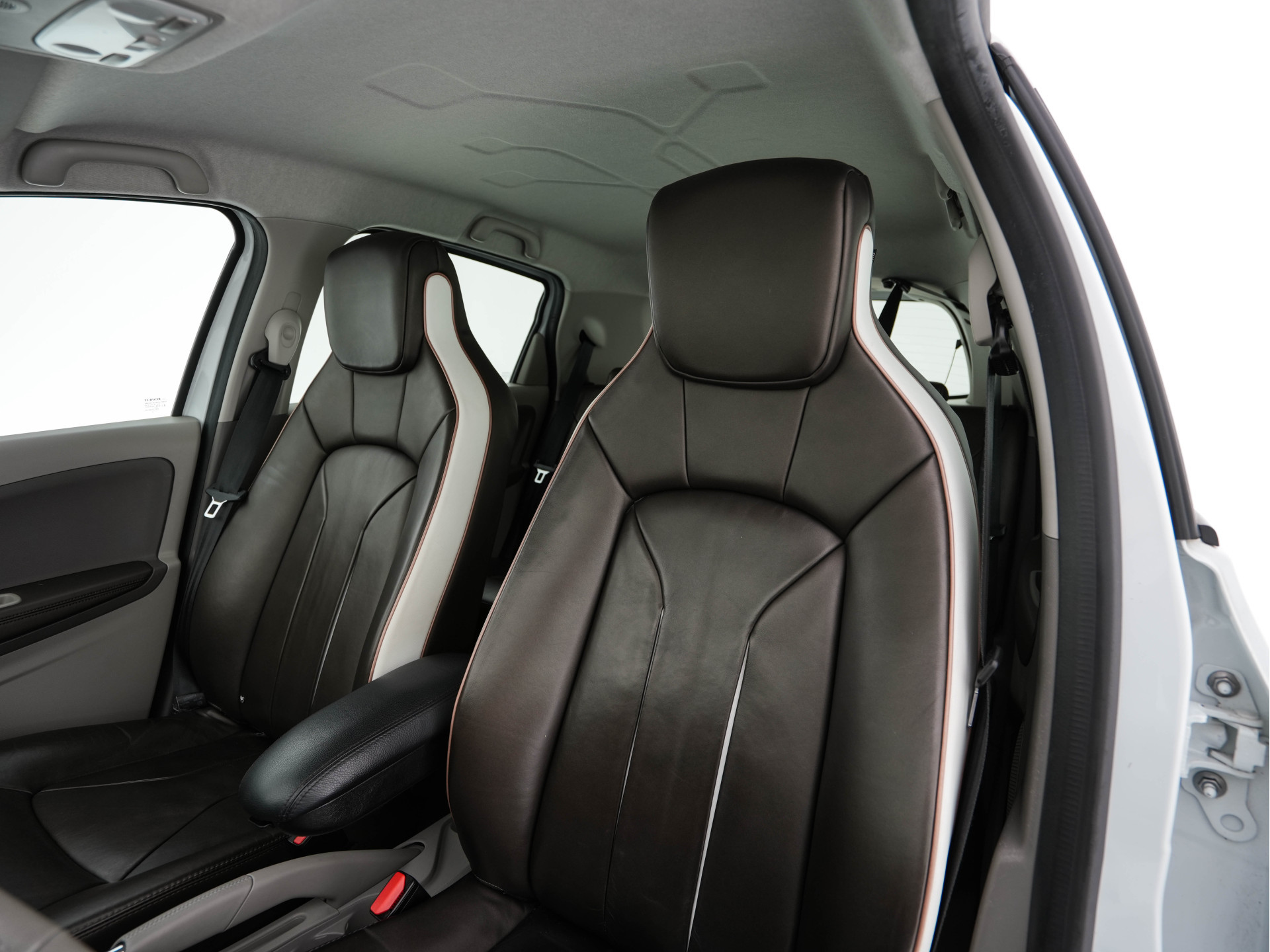 Renault ZOE R110 Bose 41 kWh (inclusive-Battery) (3-Fase-22kW){SOH-85%} Aut.*LEATHER | BOSE-AUDIO | KEYLESS | CRUISE |  NAVI-FULLMAP | CAMERA | DIGI-COCKPIT | HEATED-COMFORTSEATS | ECC | PDC | FULL-LED | PRIVACYGLASS | 17"ALU*