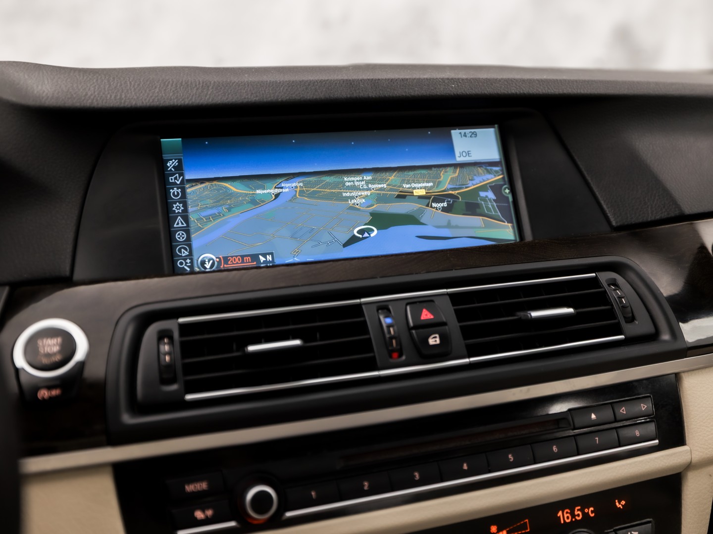BMW 5 Serie 528i High Executive 245Pk Automaat (SCHUIFDAK, GROOT NAVI, LEDER, GETINT GLAS, ELEK SPORTSTOELEN, ZWART HEMEL, STOELVERWARMING, PARKEERSENSOREN, XENON, NIEUWSTAAT)
