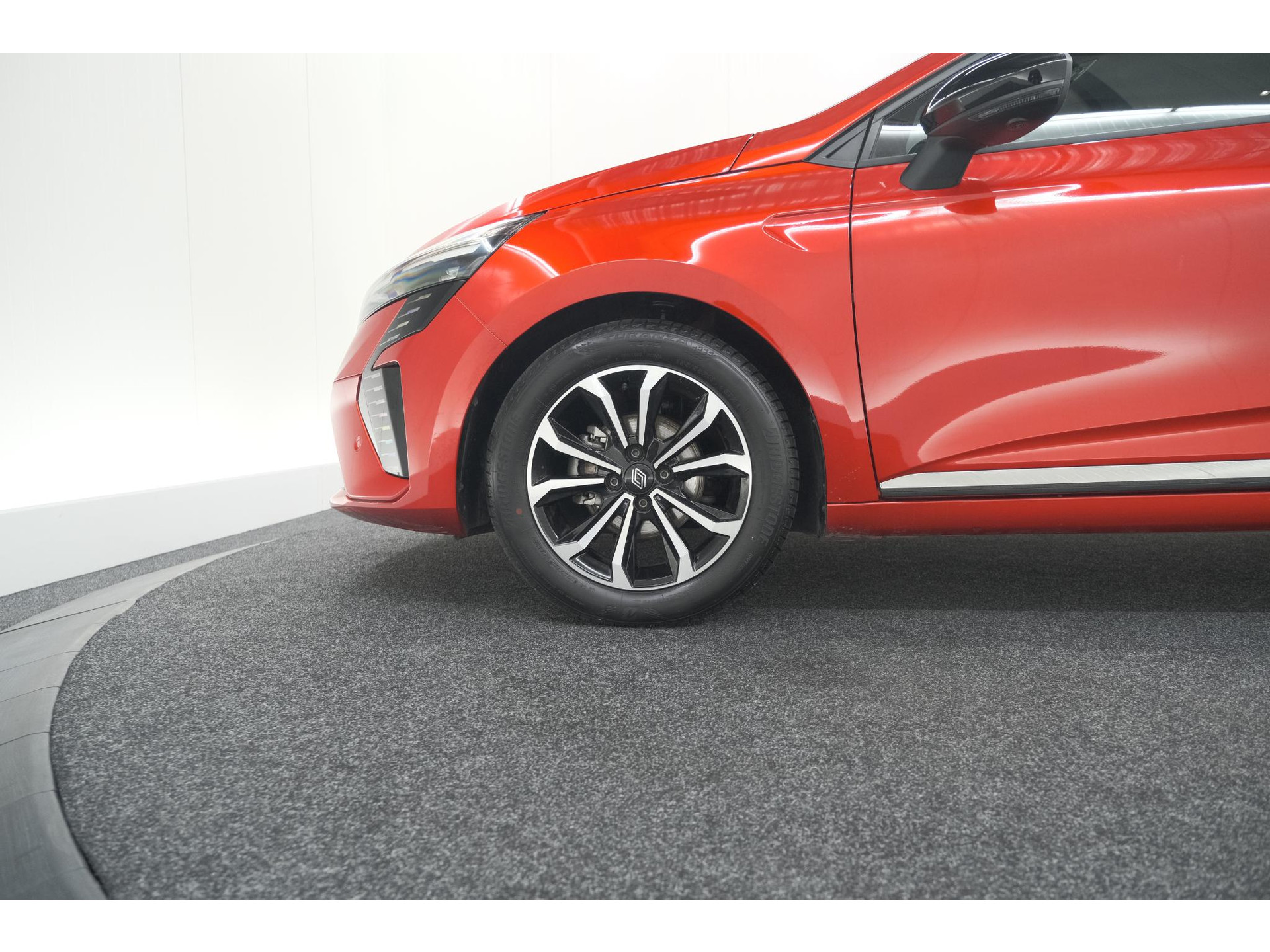 Renault Clio TCe 90 GPF Techno | 360 Camera | Adaptieve Cruise Control | 9.3 Inch Groot Scherm