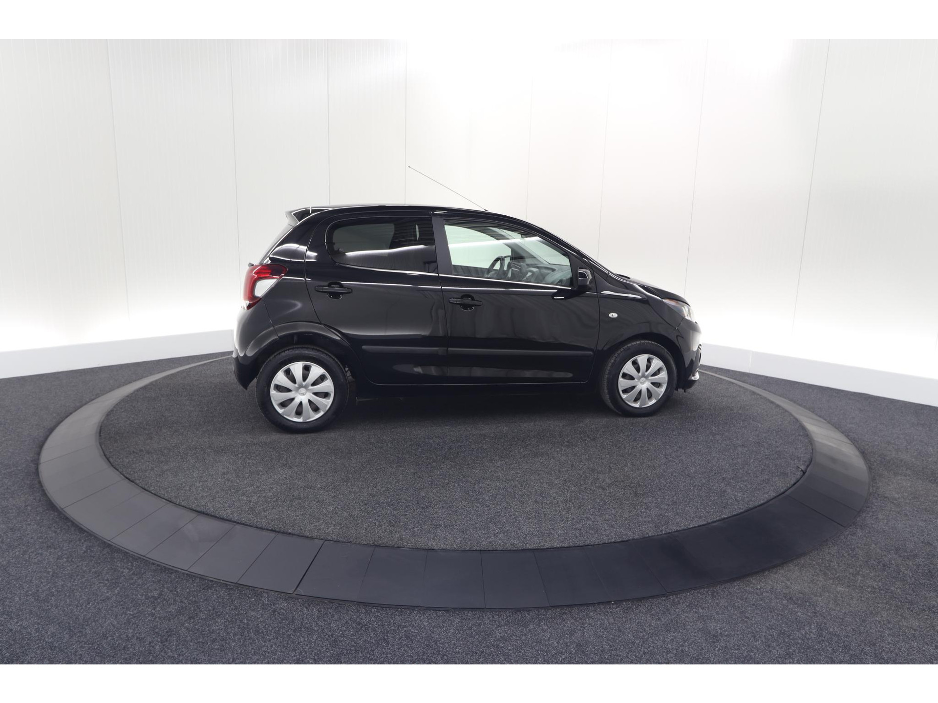 Peugeot 108 1.0 e-VTi Active | Unieke Auto! | Automaat | Airco | Getint Glas | Bluetooth Radio | 5 Deurs