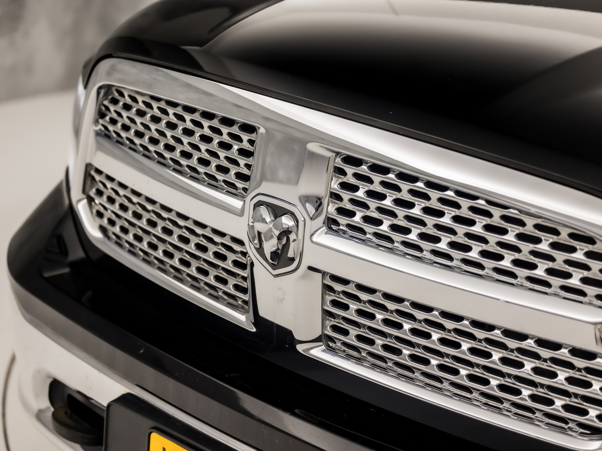 Dodge Ram 5.7 V8 4x4 Quad Cab 6'4 402Pk Automaat (MARGE, SCHUIFDAK, LUCHTVERING, STOELKOELING/VERWARMING, NAVIGATIE, CAMERA, LEDER, MEMORY SEATS, TREEPLANKEN, TREKHAAK, KEYLESS, GETINT GLAS, NIEUWE APK, NIEUWSTAAT)