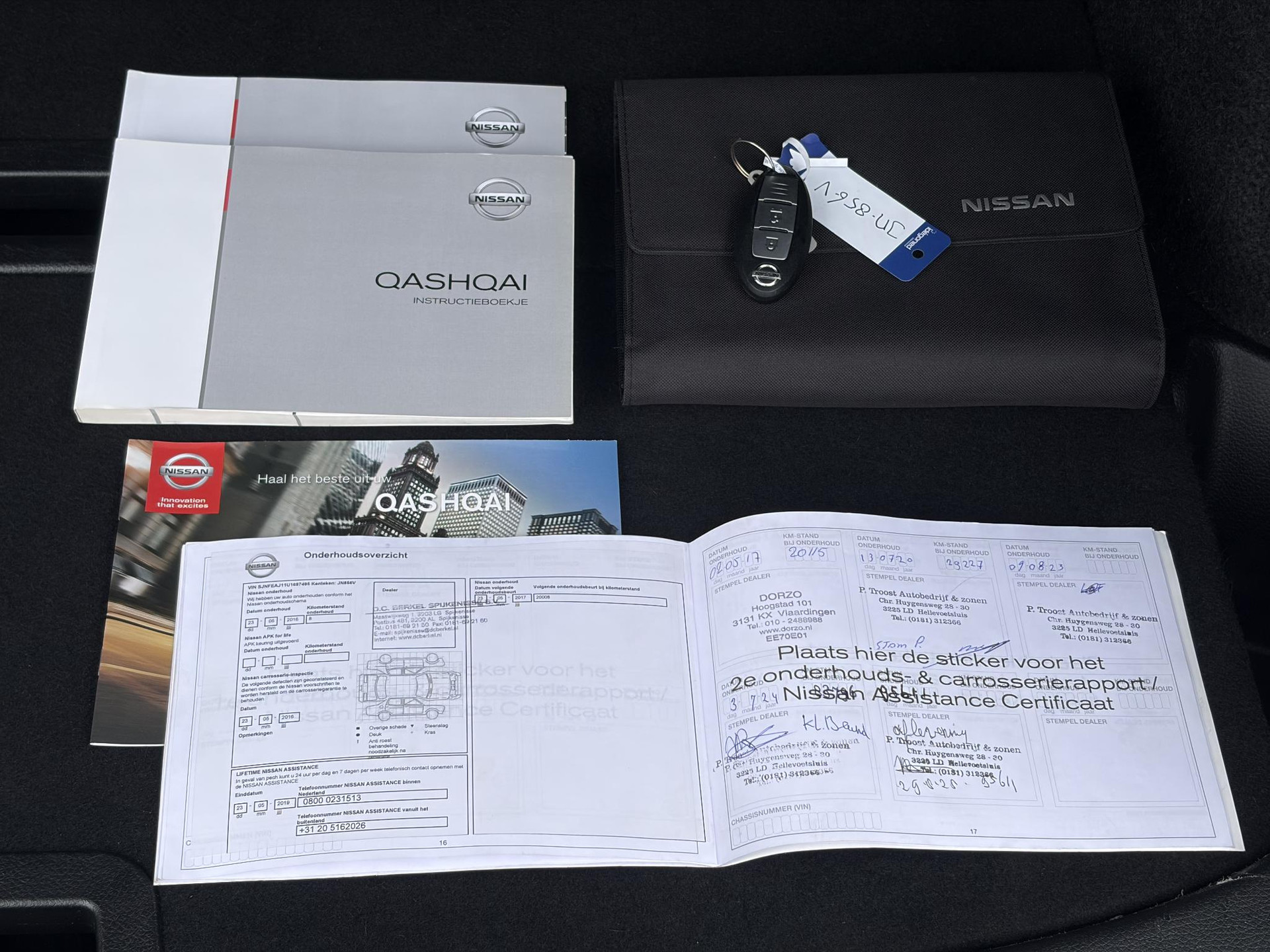 Nissan Qashqai 1.2 N-Connecta 360° Camera,Trekhaak,Navi,Pdc V+A,Keyless,6 Bak,Clima,Cruise,2e Eigenaar,115pk,Lm velgen,Apk tot 09-2027