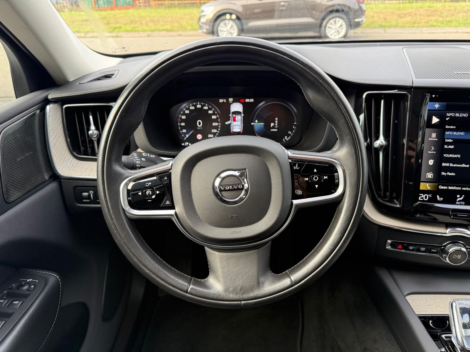 Volvo XC60 2.0 T8 Plug-in hybrid AWD Inscription Exclusive | 1E EIGENAAR | 3/6/12 MND GARANTIE | PANO | LED | ACC | DAB | CARPLAY | TREKHAAK | STOELKOELING |