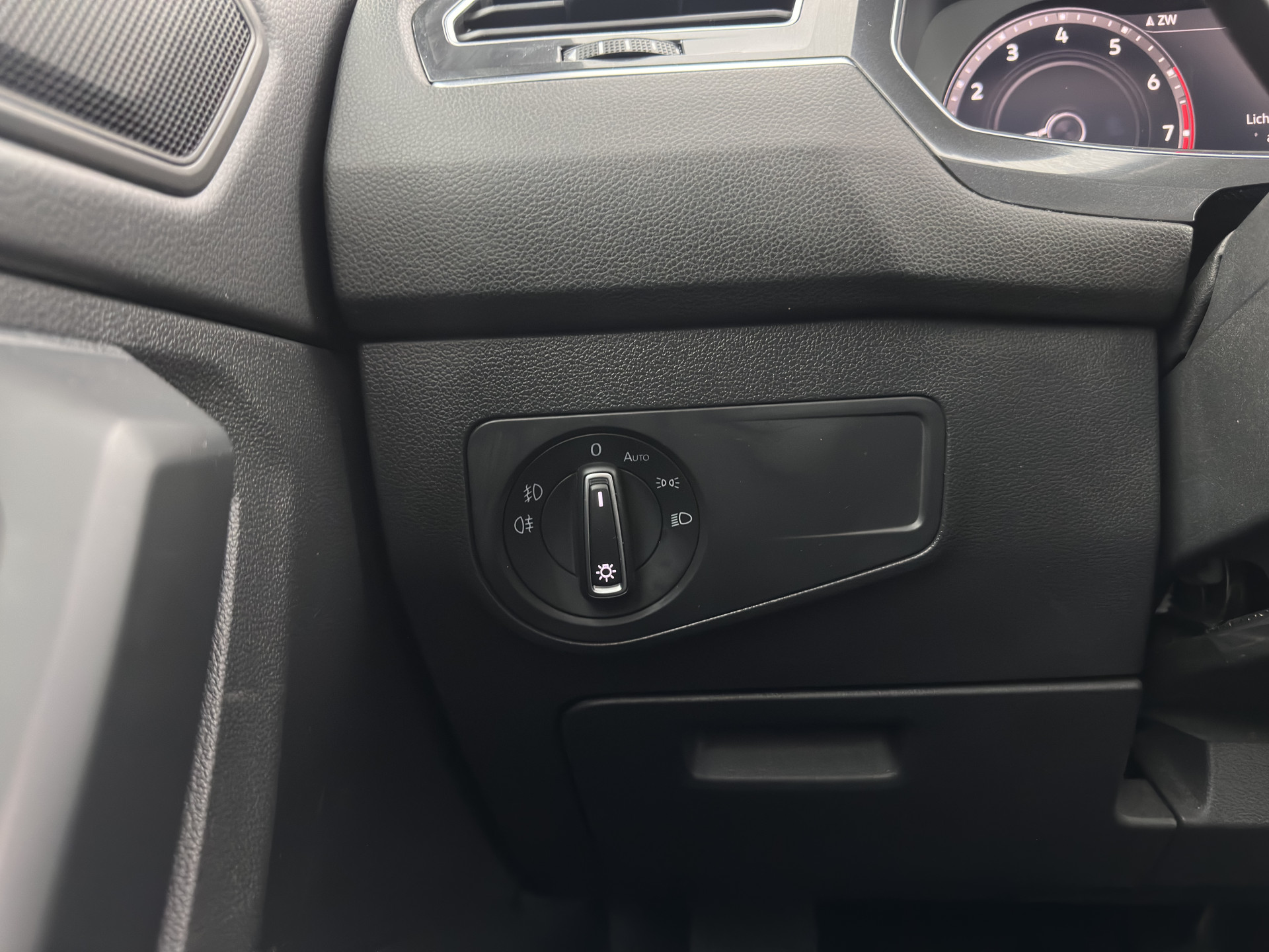 Volkswagen Tiguan Allspace 1.5 TSI R-line Highline Business (7-Pers.) (INCL-BTW) Aut * PANO | NAVI-FULLMAP | XENON | ALCANTARA | HEATED-ERGONOMIC-SPORTSEATS | KEYLESS | PRIVACY-GLASS | CAMERA | DAB | DIGI-COCKPIT | PDC | TOWBAR | ECC | 19"ALU*