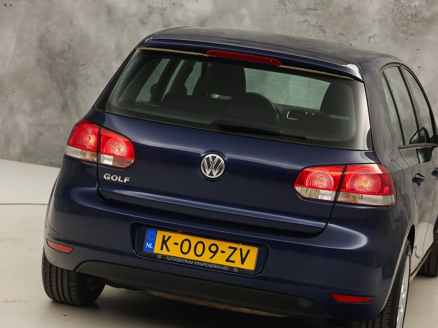 Volkswagen Golf 1.4 Sportline (CLIMATE, GETINT GLAS, LM VELGEN, SPORTSTOELEN, ARMSTEUN, NIEUWE APK, NIEUWSTAAT)