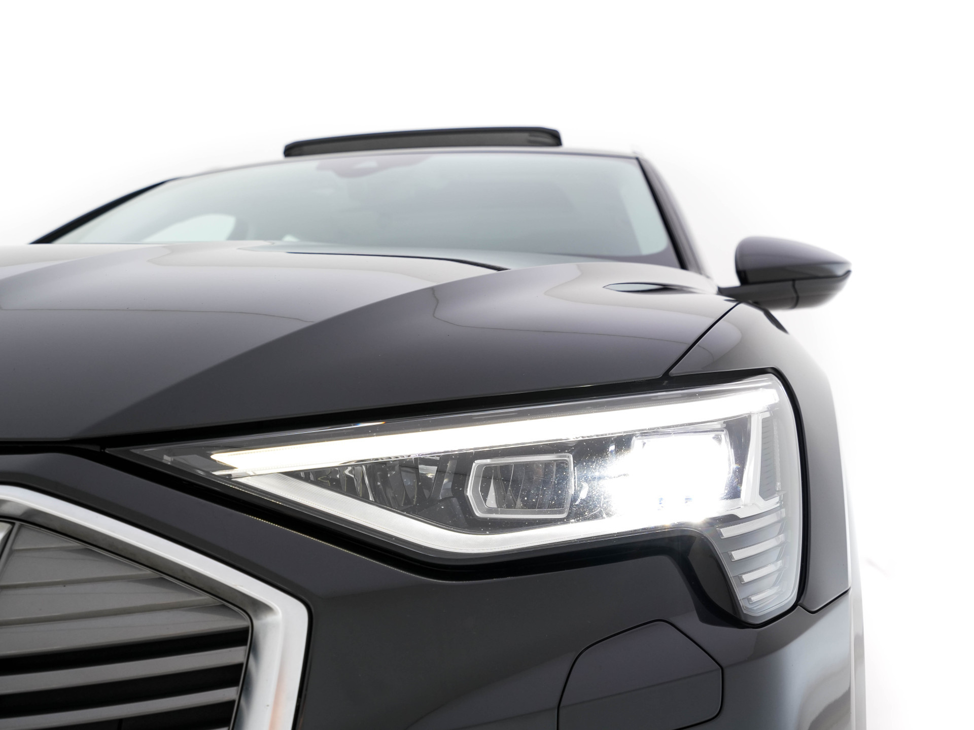 Audi e-tron 50 Quattro Launch-Edition-Plus 71 kWh [ 3-Fase ] {SOH-100%} (INCL-BTW) *PANO | LUXURY-LEATHER | ADAPTIVE-CRUISE | FULL-LED | DIGI-COCKPIT | KEYLESS | MEMORY-PACK | CAMERA | NAVI-FULLMAP | SHIFT-PADDLES | COMFORT-SEATS | 20''ALU*